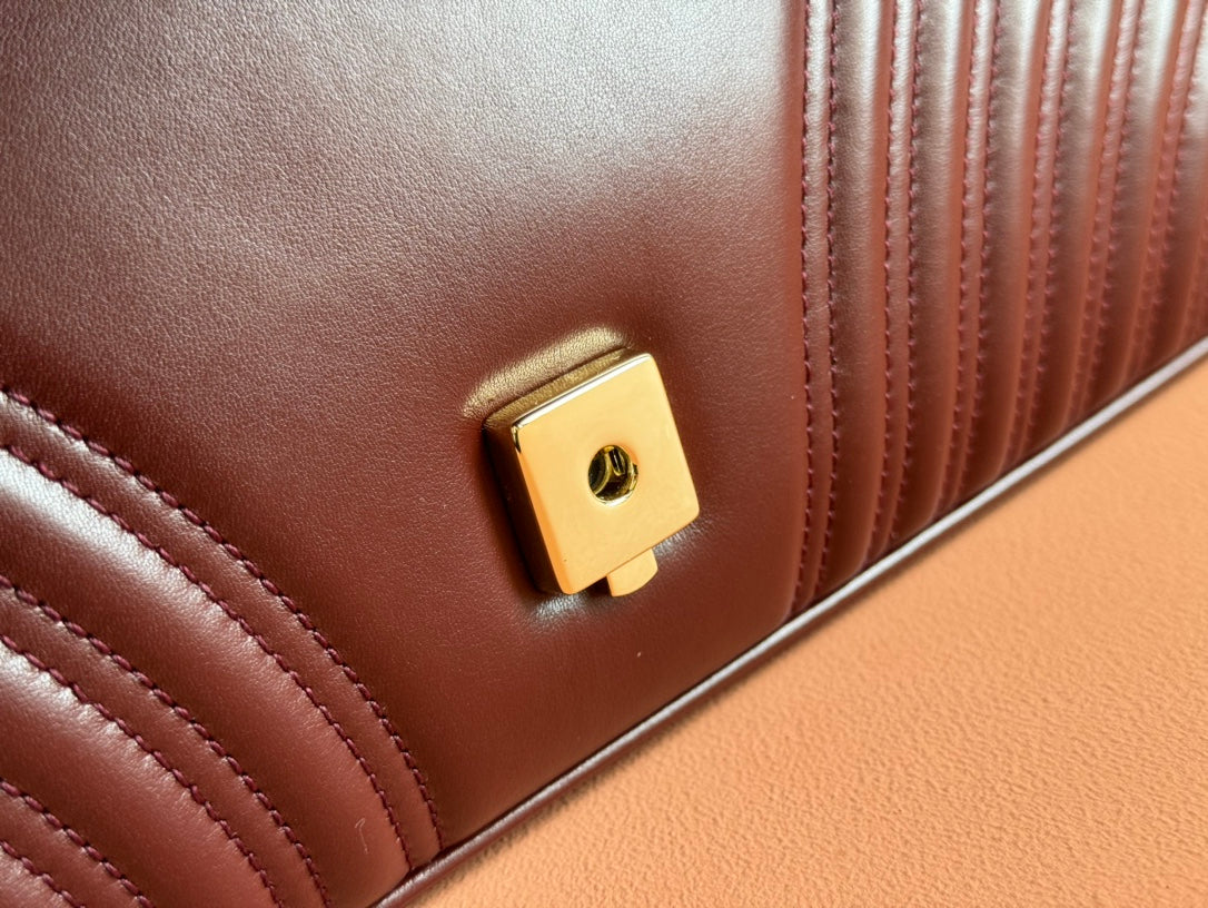 GUCCI MARMONT SHOULDER BAG 40 IN WINE RED CALFSKIN GOLD CHAIN