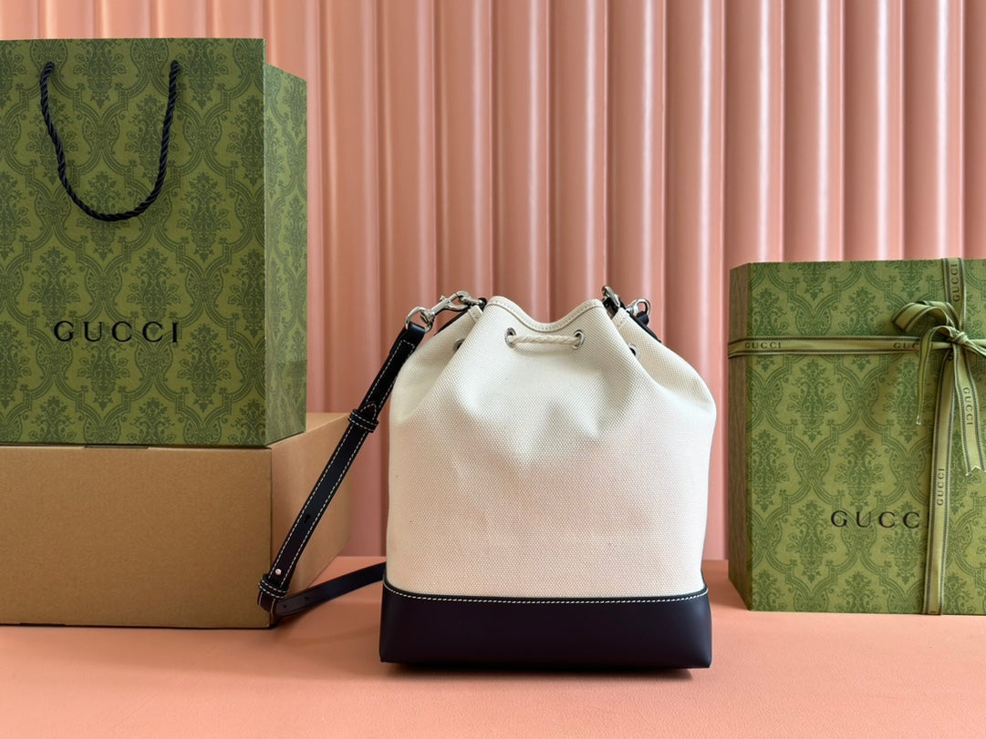 GUCCI DRAWSTRING SHOULDER BAG LOGO PRINT 31 IN WHITE CANVAS DARK BLUE CALFSKIN