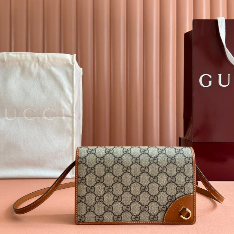 GUCCI EMBLEM WALLET  MONOGRAM 20 IN BEIGE AND DARK BROWN  CALFSKIN