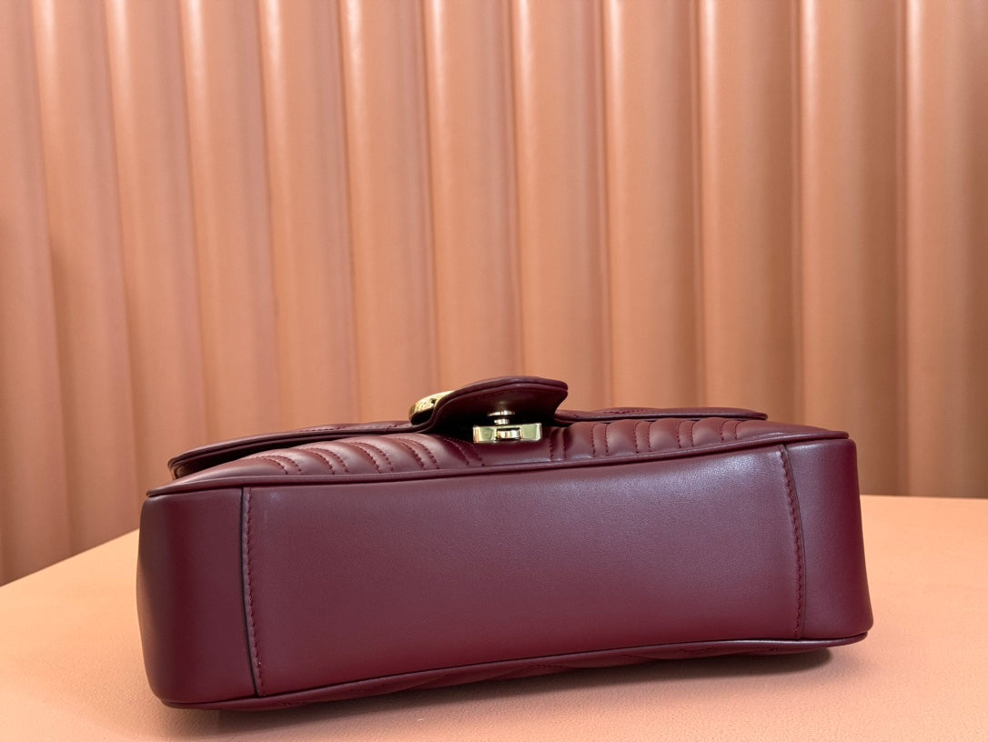 GUCCI MARMONT MEDIUM SHOUDER BAG 26 IN ROSSO ANCORA RED CALFSKIN