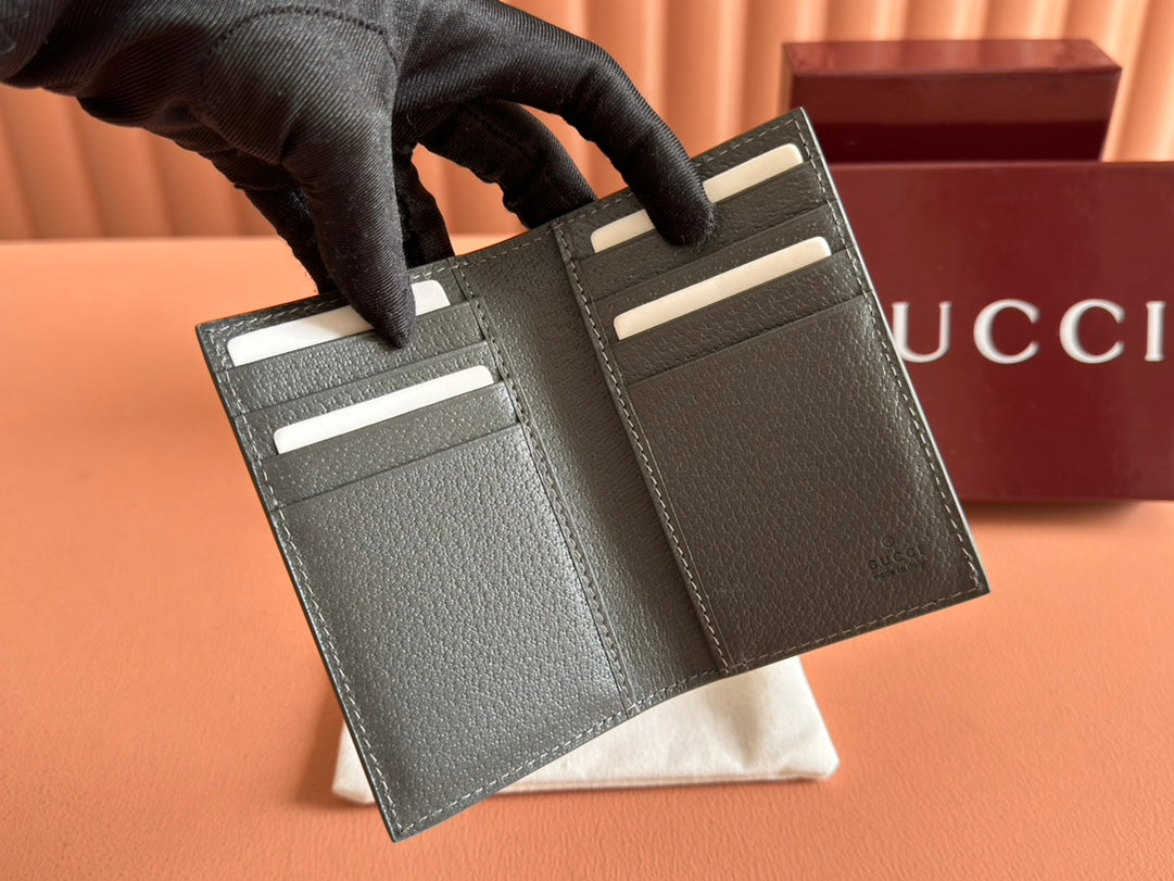 GUCCI INTERIOR  PASSPORT CASE 12 IN GREY CALFSKIN