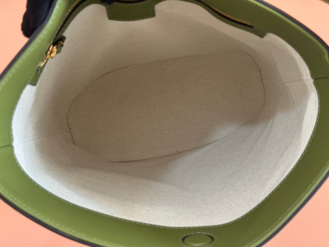 GUCCI 73 MEDIUM BUCKET BAG 27.5 IN GREEN SMOOTH CALFSKIN