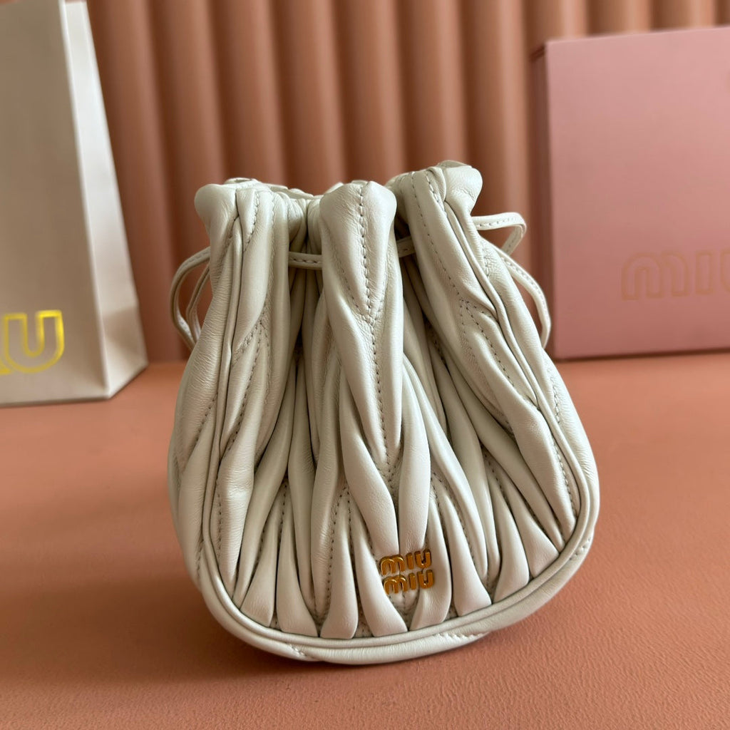 MIUMIU 26S MATELASSE POUCH BAG 16 IN WHITE CALFSKIN GOLD HARDWARE