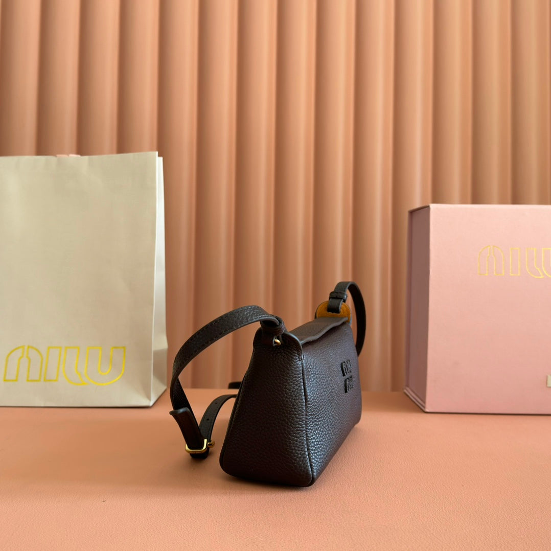 MIUMIU 26S POUCH BAG 18 IN BLACK CALFSKIN GOLD HARDWARE