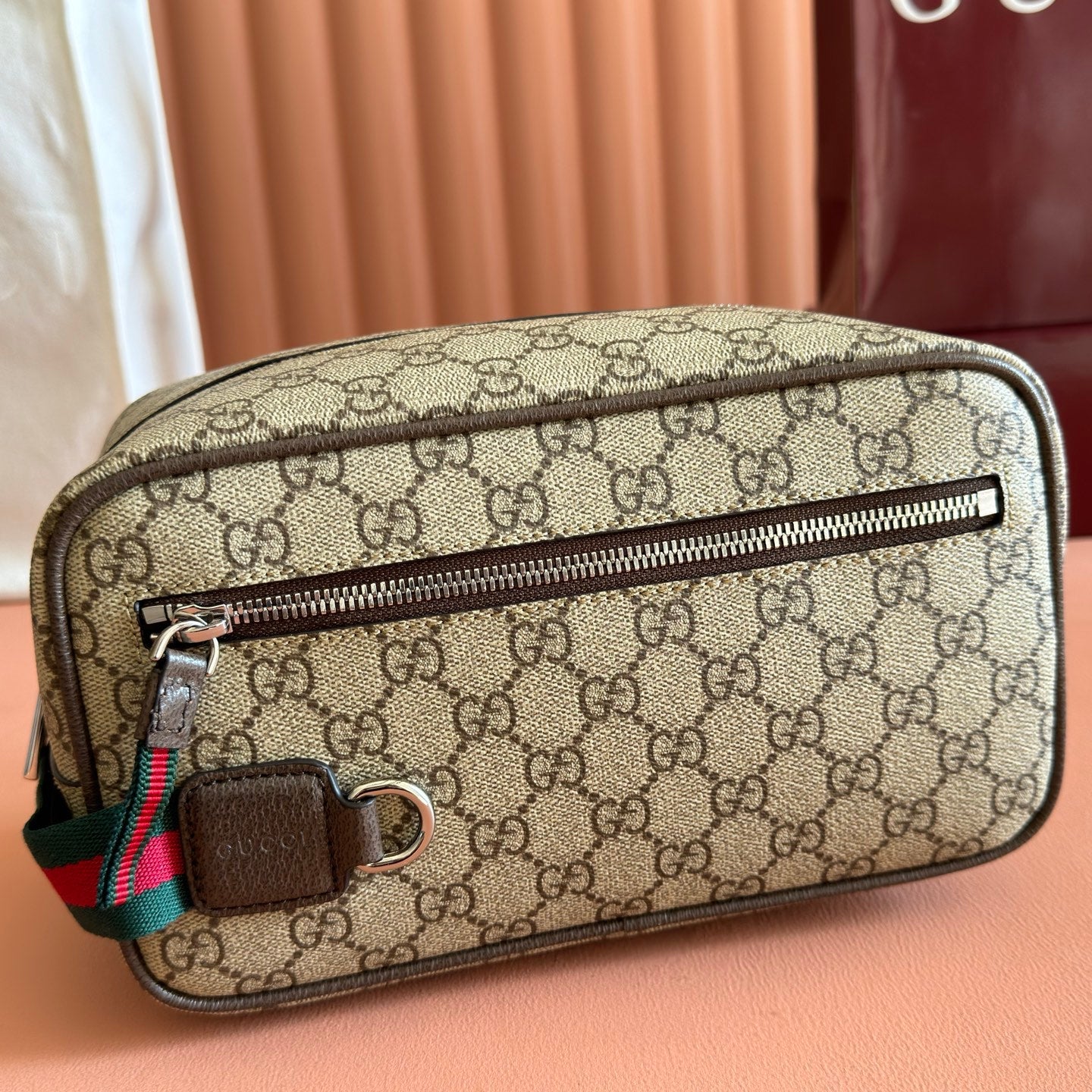 GUCCI 26S  TOILETRY CASE 28 IN DARK BEIGE AND BROWN CANVAS