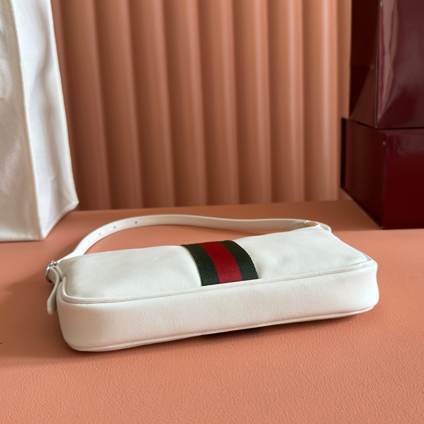 GUCCI 26S LUNETTA SHOULDER BAG 22 IN WHITE CALFSKIN