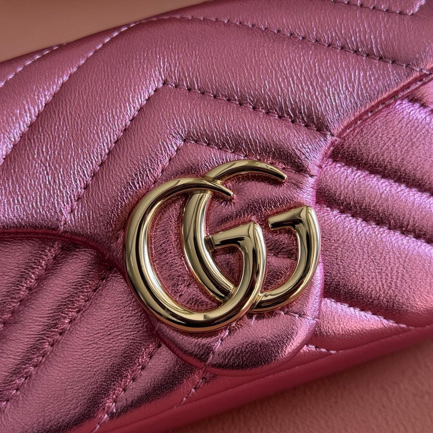 GUCCI 26S  MARMONT BAG 16 IN METALLIC PINK LAMBSKIN