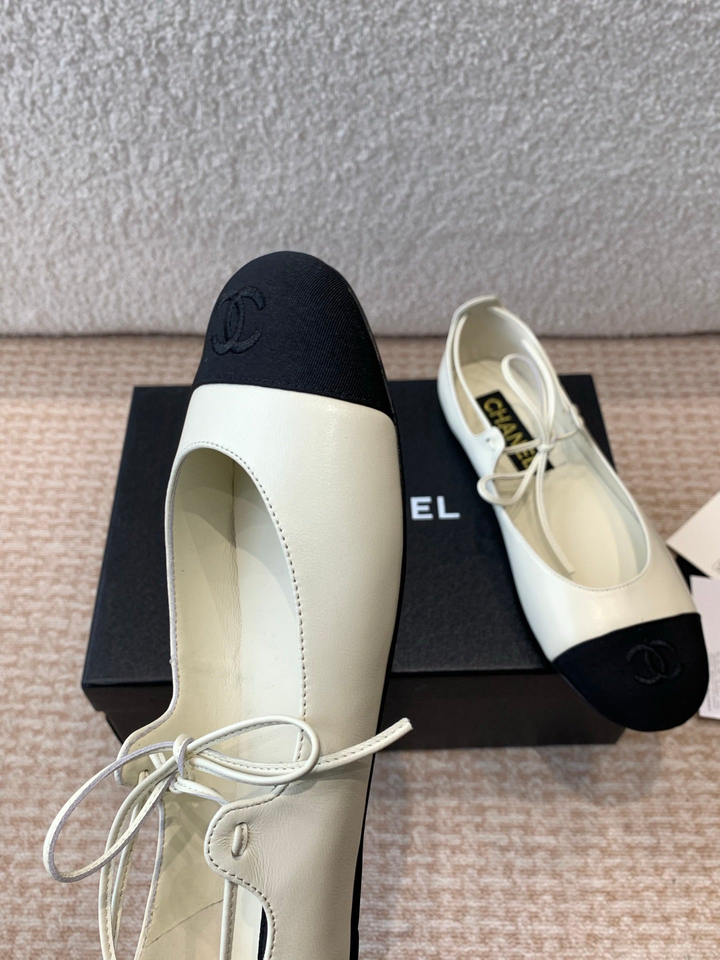 CHANEL MARY JANE BALLERINA IN WHITE LAMBSKIN
