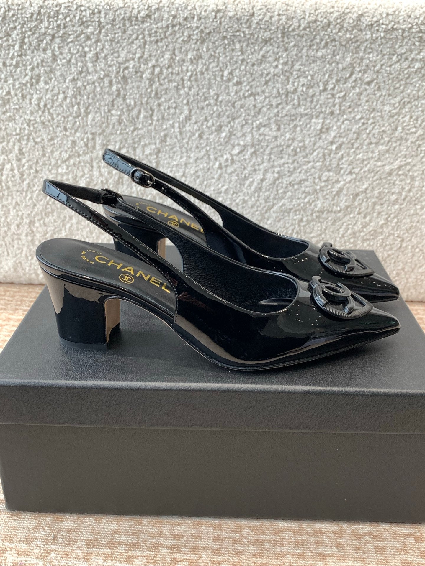 CHANEL MID-HEEL SLINGBACKS IN BLACK PATENT CALFSKIN