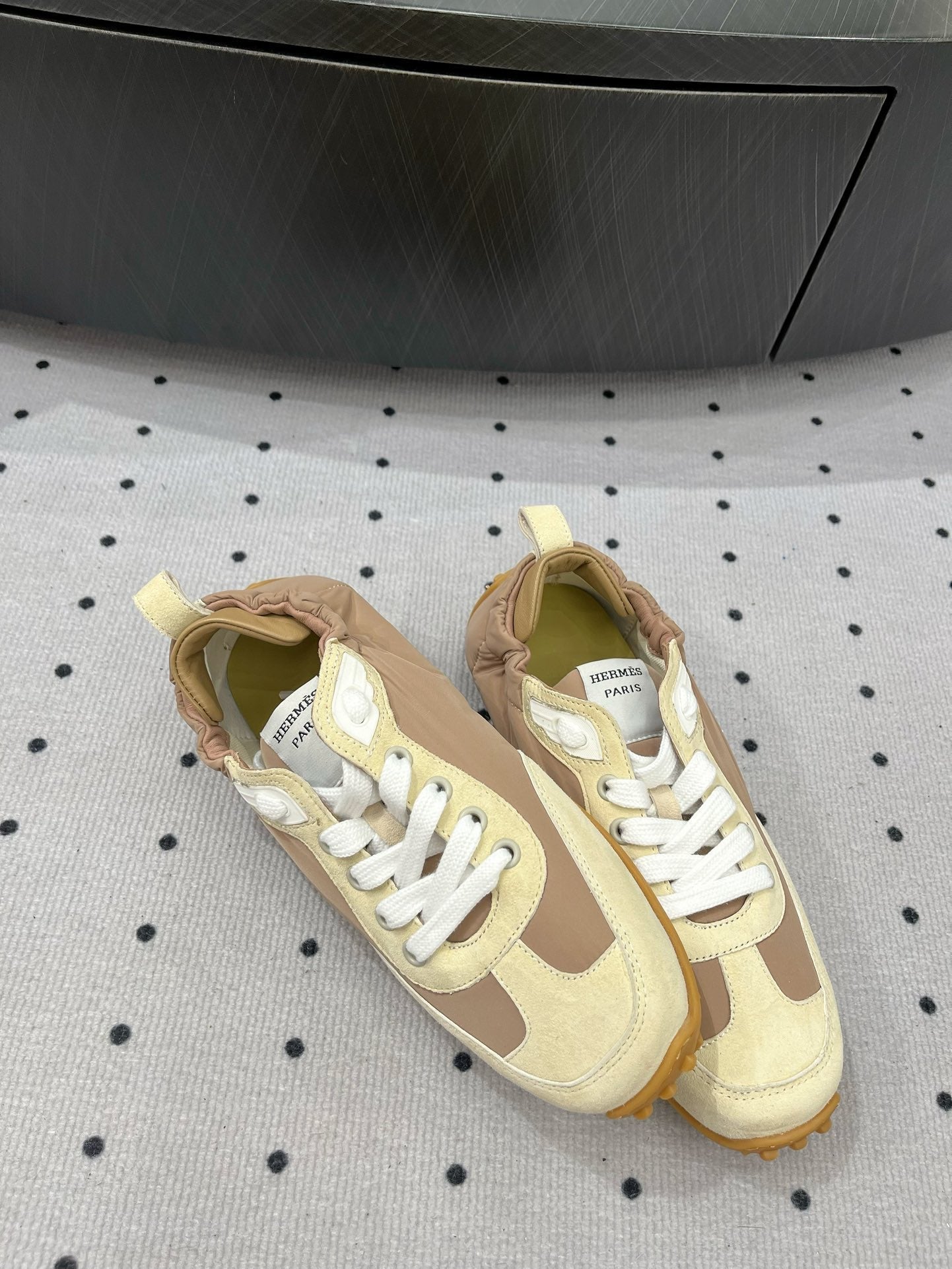 HERMES TRAIL SNEAKER IN BISQUE MIX FRENCH BEIGE SUEDE
