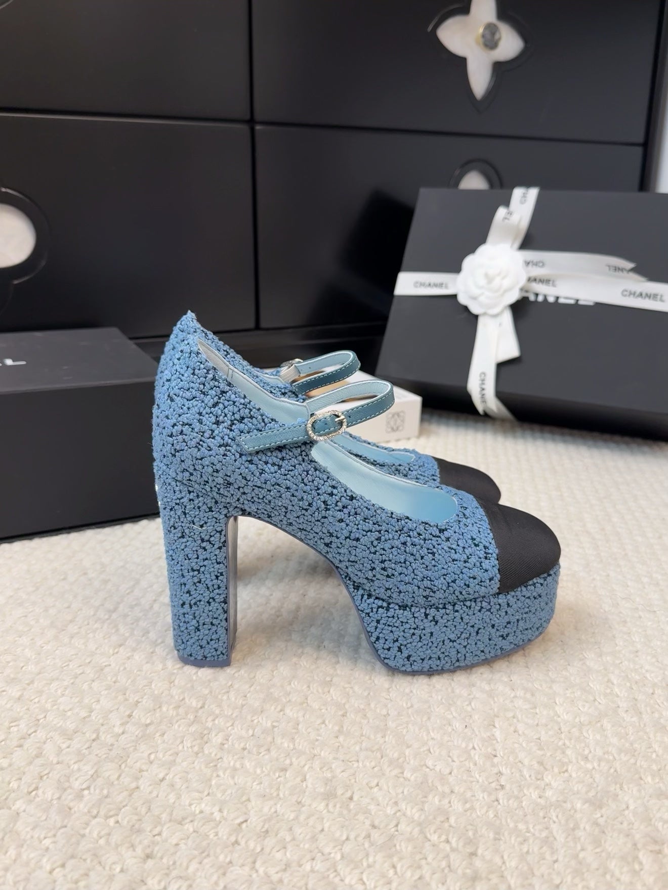 CHANEL FLATFORM SANDAL IN AEGEAN BLUE TWEED AND BLACK FABRIC
