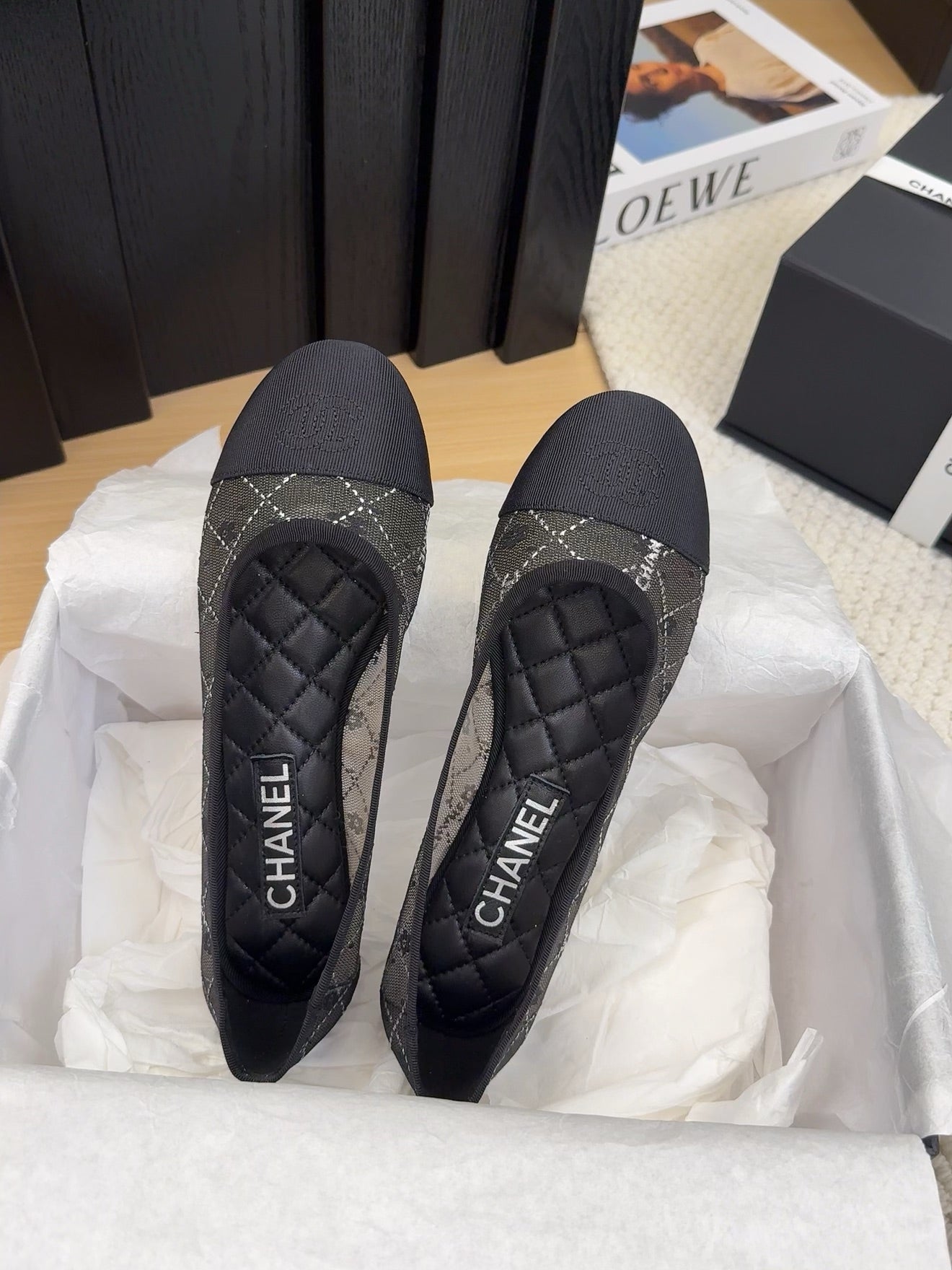 CHANEL BALLET FLAT IN BLACK FABRIC AND MESH