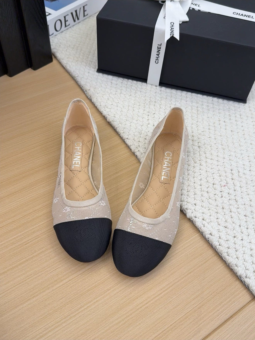 CHANEL BALLET FLAT IN BLACK FABRIC AND WHITE MESH