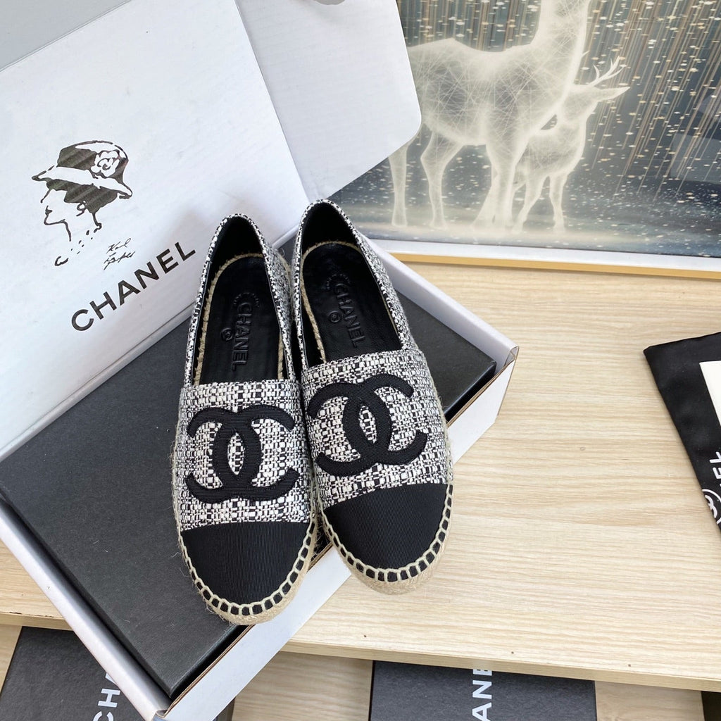CHANEL ESPADRILLES PLATFORM IN WHITE MIX BLACK TWEED