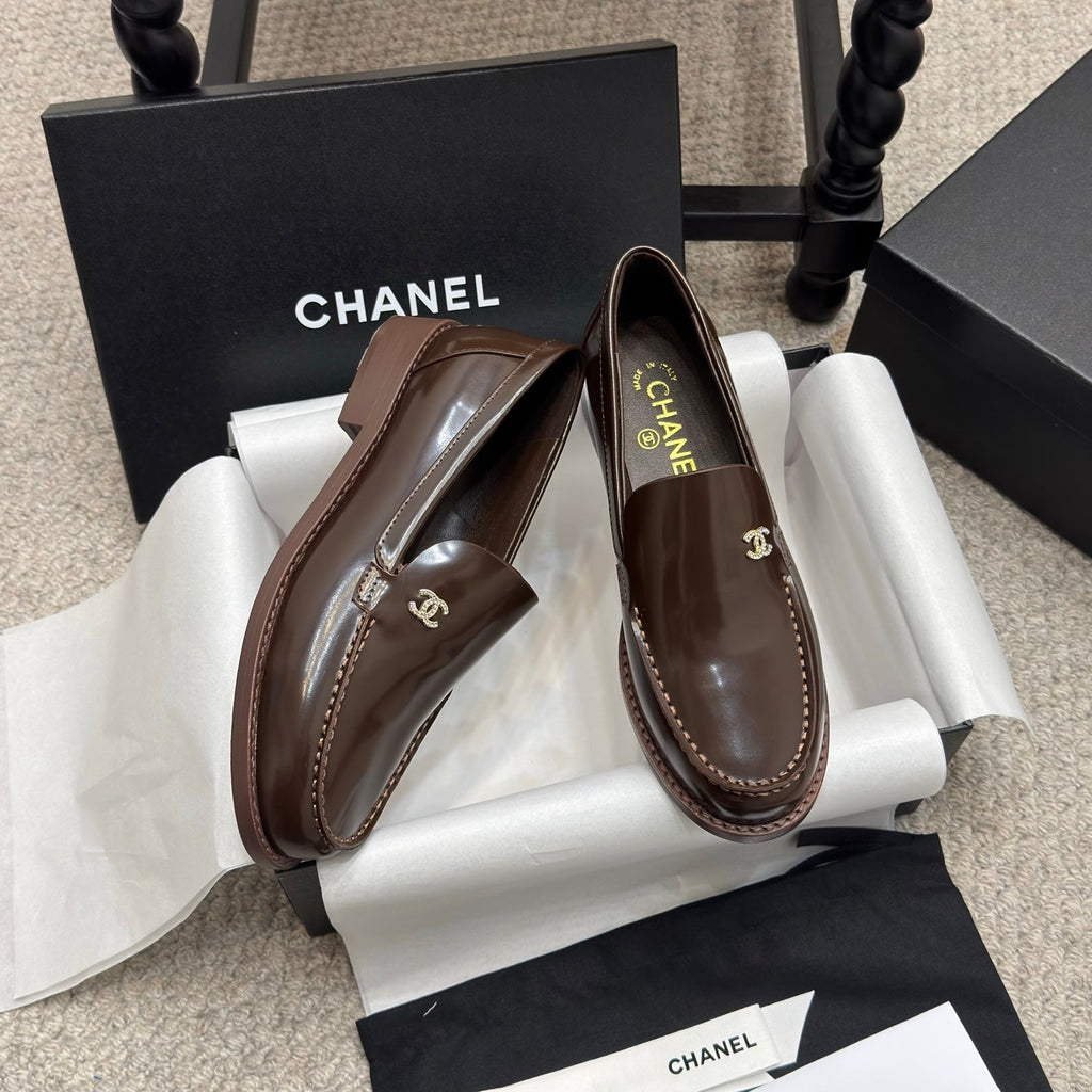 CHANEL 25C Moasins Chocolate Patent Leather