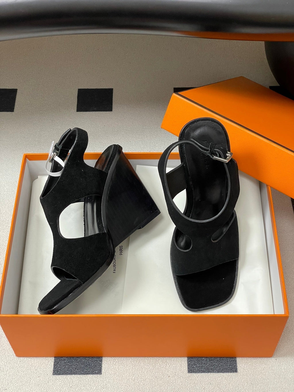 HERMES 25S KALYA WEDGE SANDAL 100 MM IN BLACK SUEDE