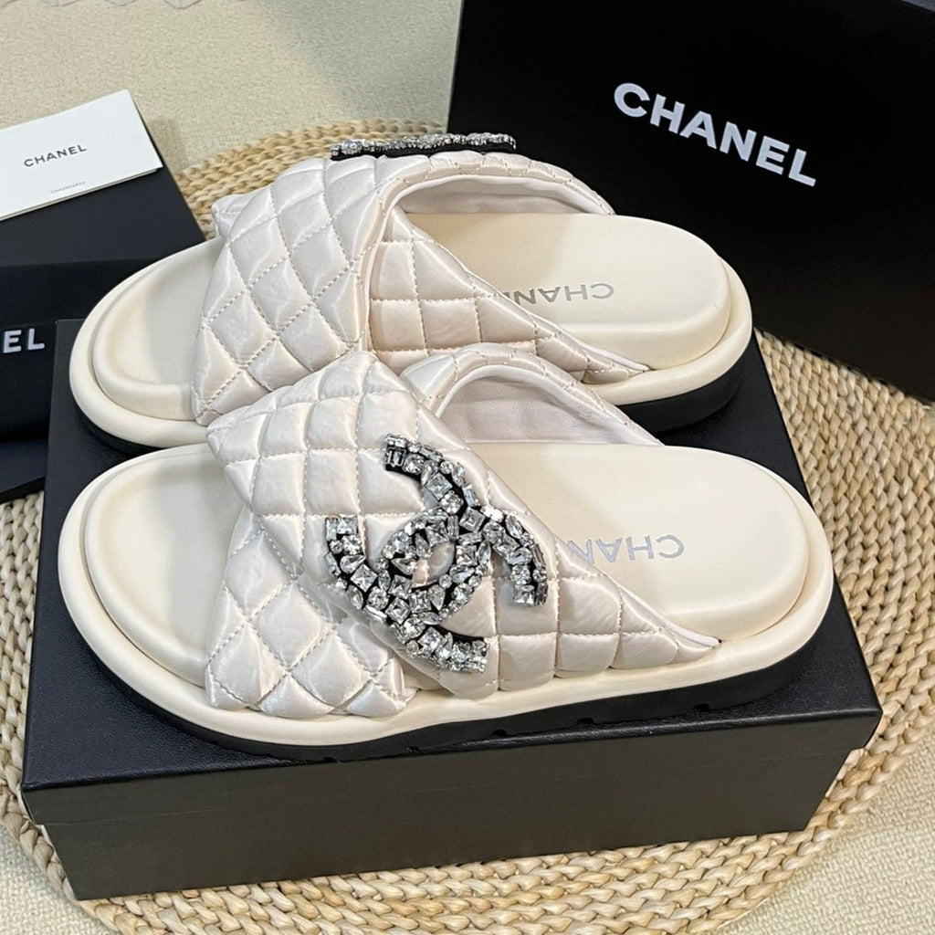 CHANEL Women's slippers with two crossed straps sheepskins white cream