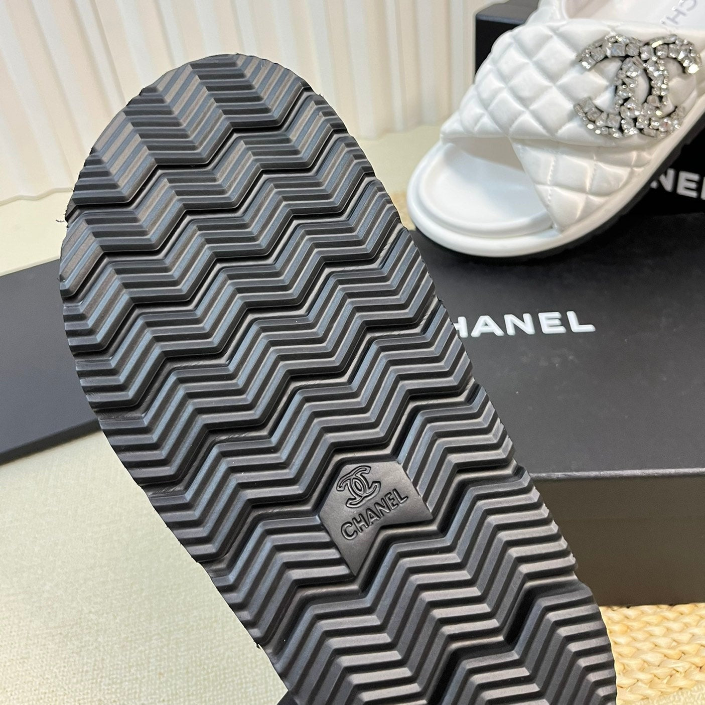 CHANEL Women's slippers with two crossed straps sheepskins white
