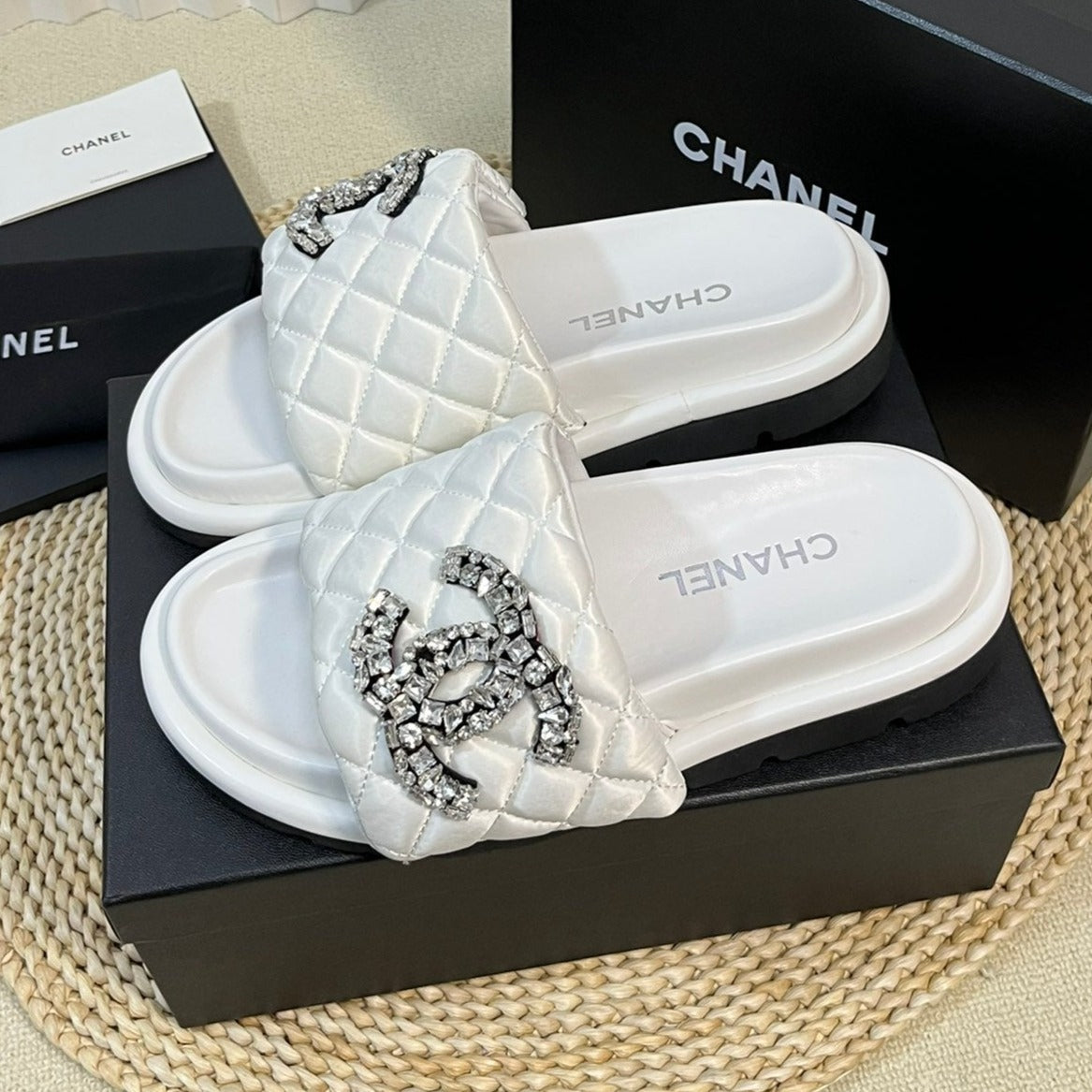 CHANEL New Style Diamond Buckle Double C Thick Bottom Slippers White Sheepskin