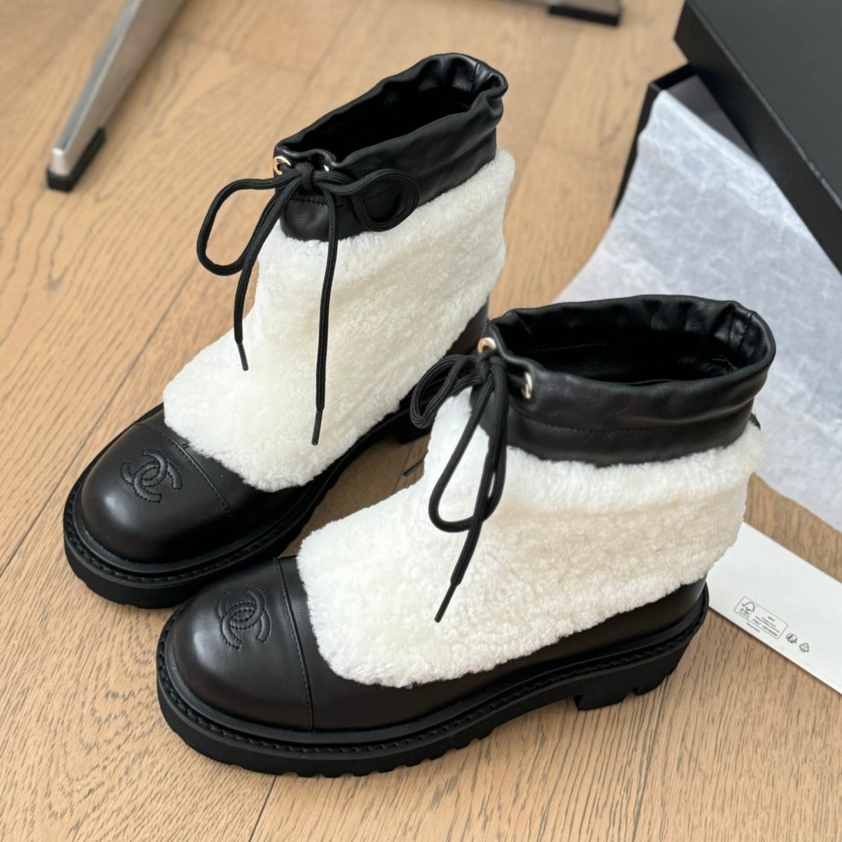 CHANEL CHUNKY BOOTS IN WHITE SMOOTH FLEECE AND BLACK CALFSKIN