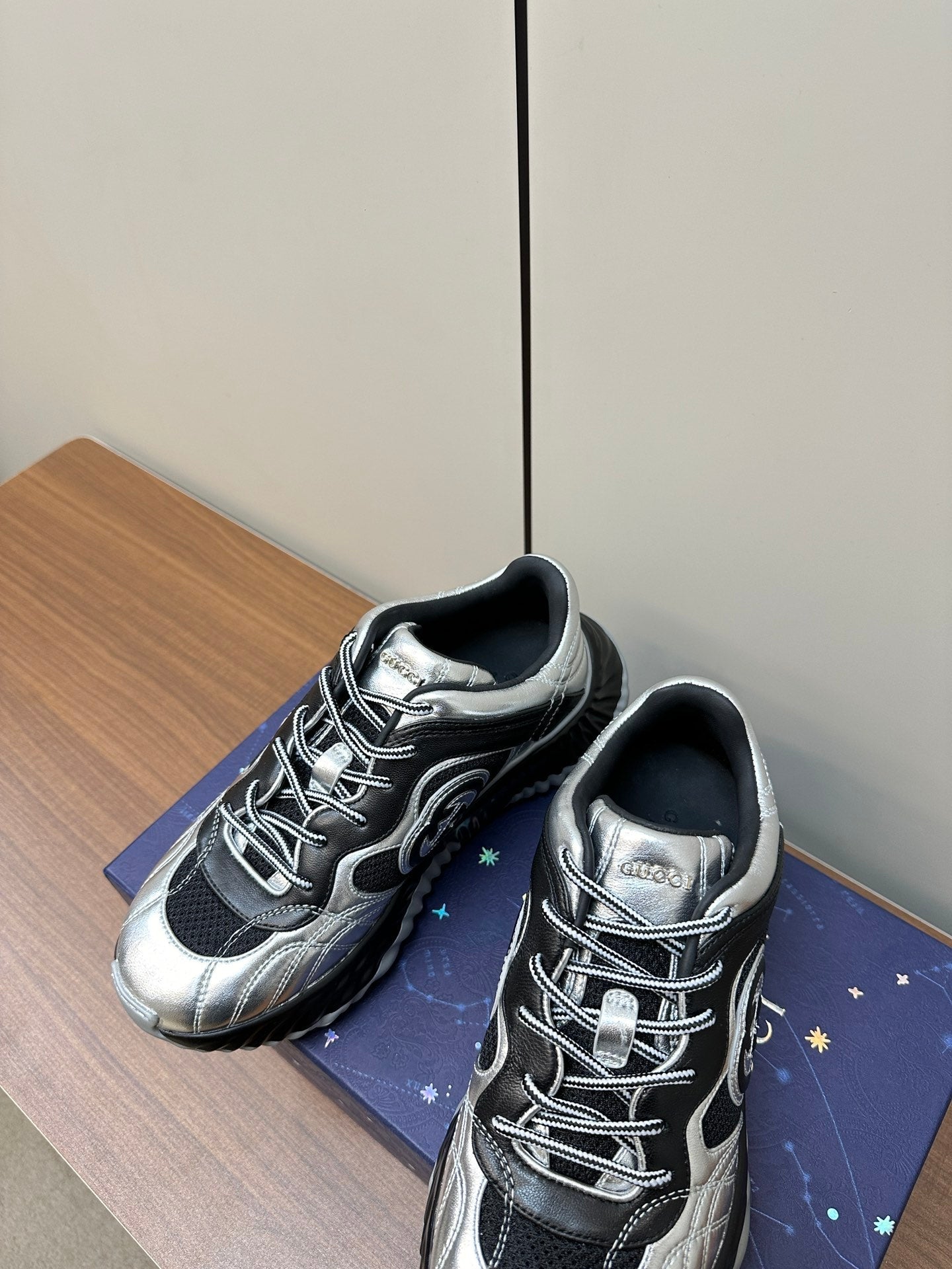 GUCCI Ripple Leather Sneakers Black Silver