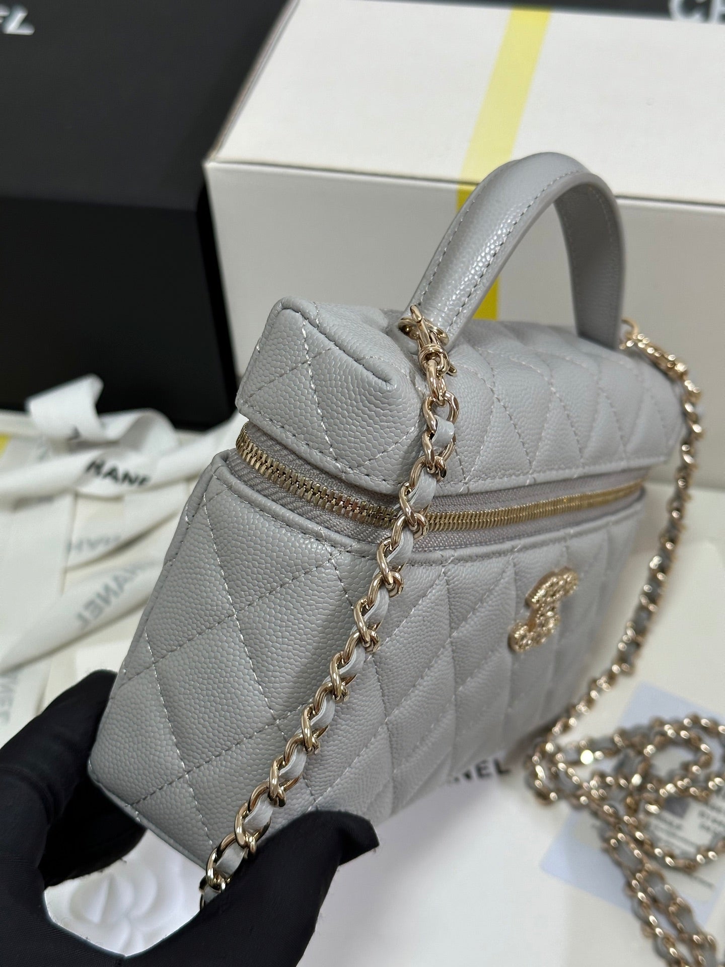 CHANEL STRASS VANITY QUILTED CASE 19 IN GREY CALFSKIN WITH GOLD METALLIC