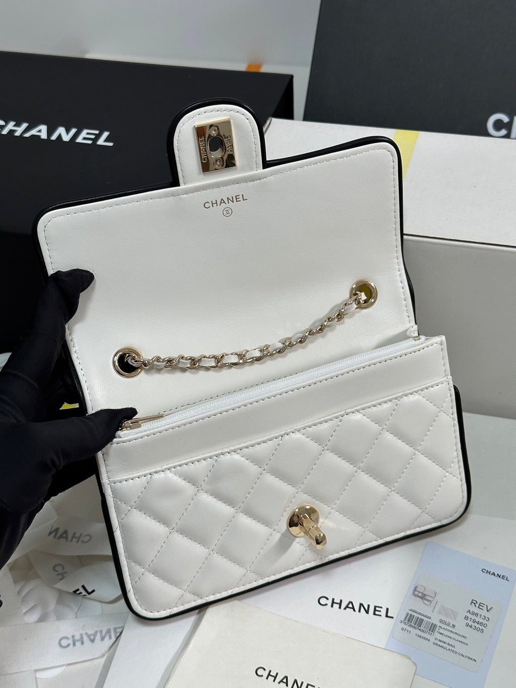 CHANEL QUILTED FLAP BAG WITH BLACK TRIM 19 IN WHITE LAMBSKIN