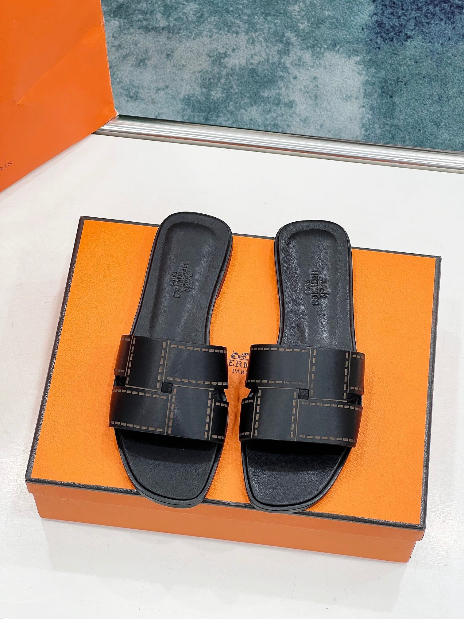 HERMES IDIOMA SANDAL IN BLACK CALFSKIN