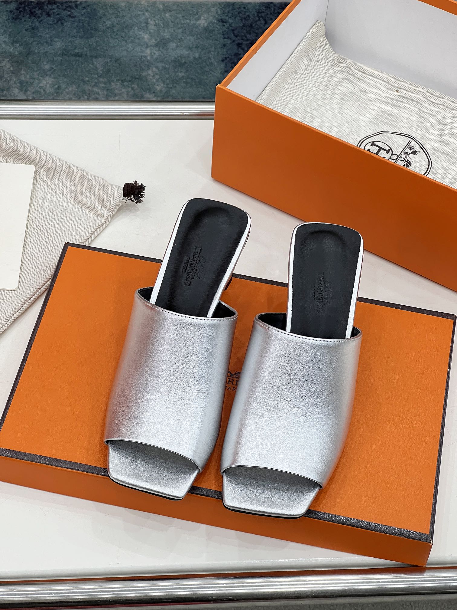 HERMES ICONIQUE 60 SANDAL IN SILVER CALFSKIN