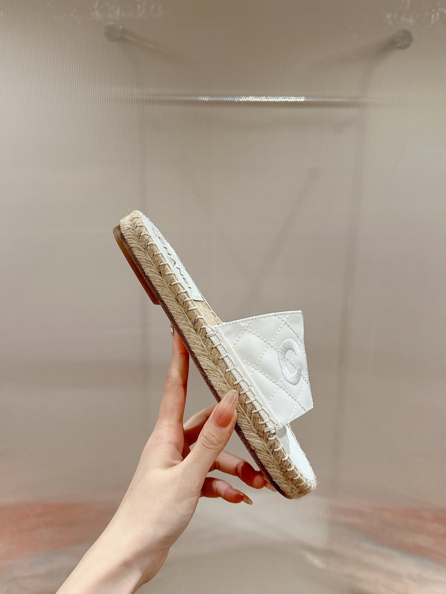 CHANEL FLAT SLIPPERS IN WHITE LAMBSKIN MIX BEIGE WOVEN
