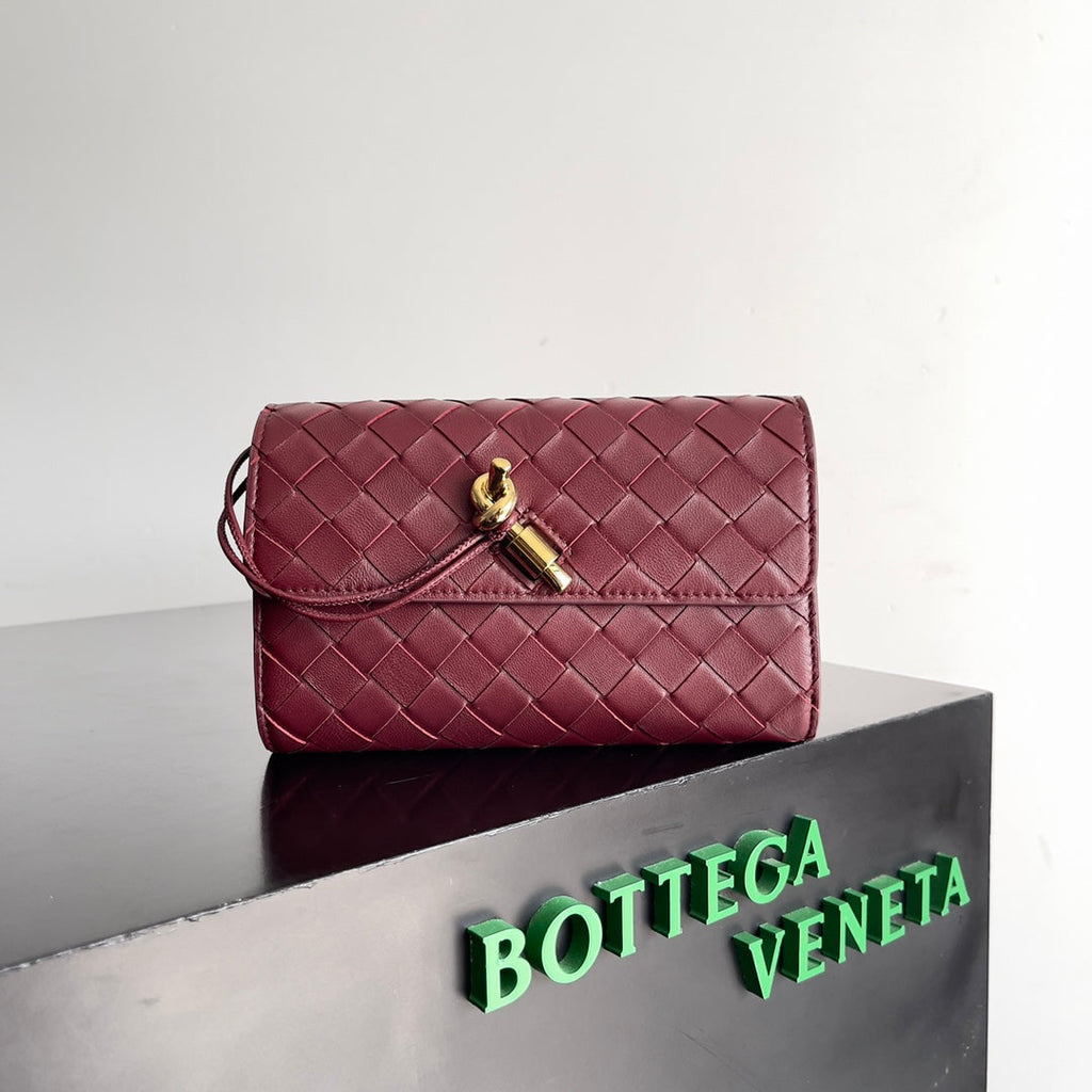 BOTTEGA VENETA ANDIAMO BAG 19 IN BAROLO CALFSKIN