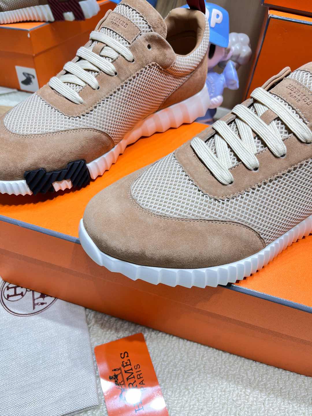 HERMES BOUNCING SNEAKER IN PEANUT BROWN SUEDE AND WHITE KNIT