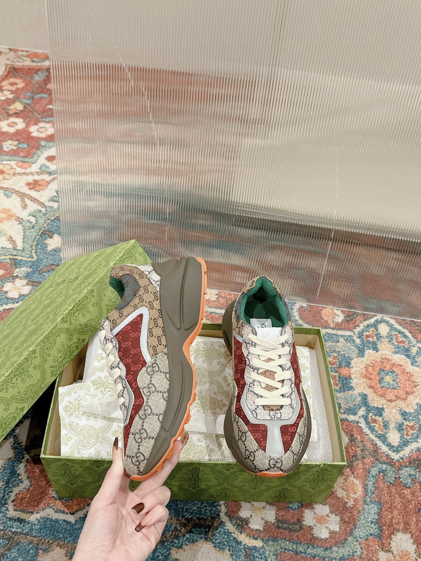 GUCCI RHYTON TRAINER LIGHT GRAY AND SCARLET CALFSKIN