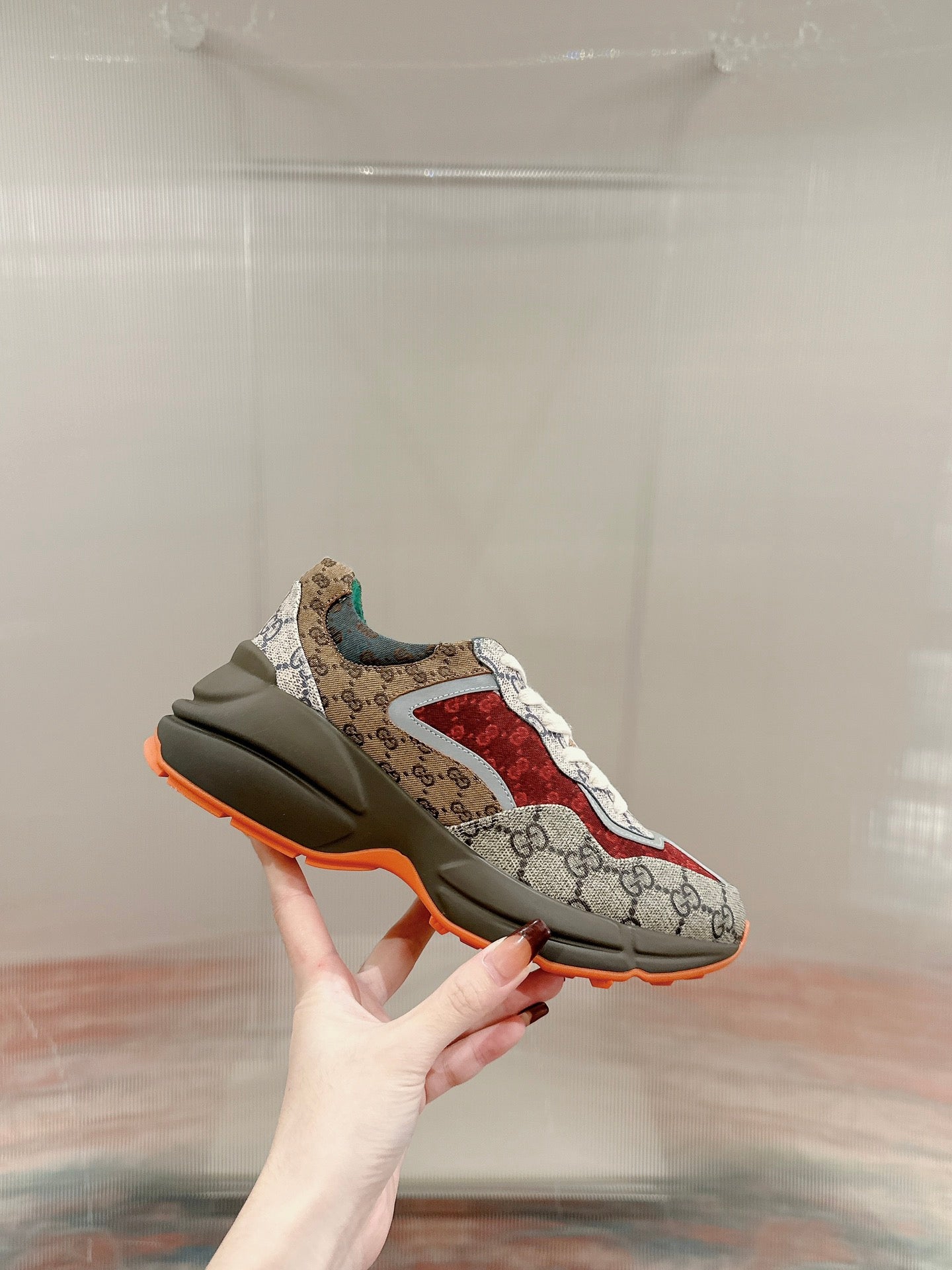 GUCCI RHYTON TRAINER LIGHT GRAY AND SCARLET CALFSKIN