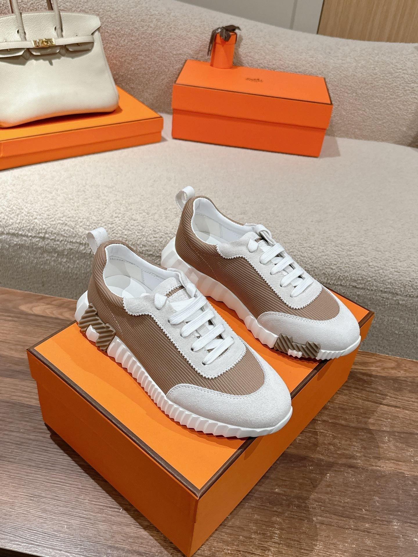 HERMES MAINLAND SNEAKER IN PALE GRAY SUEDE AND LIGHT BROWN BREATHABLE MESH FABRIC