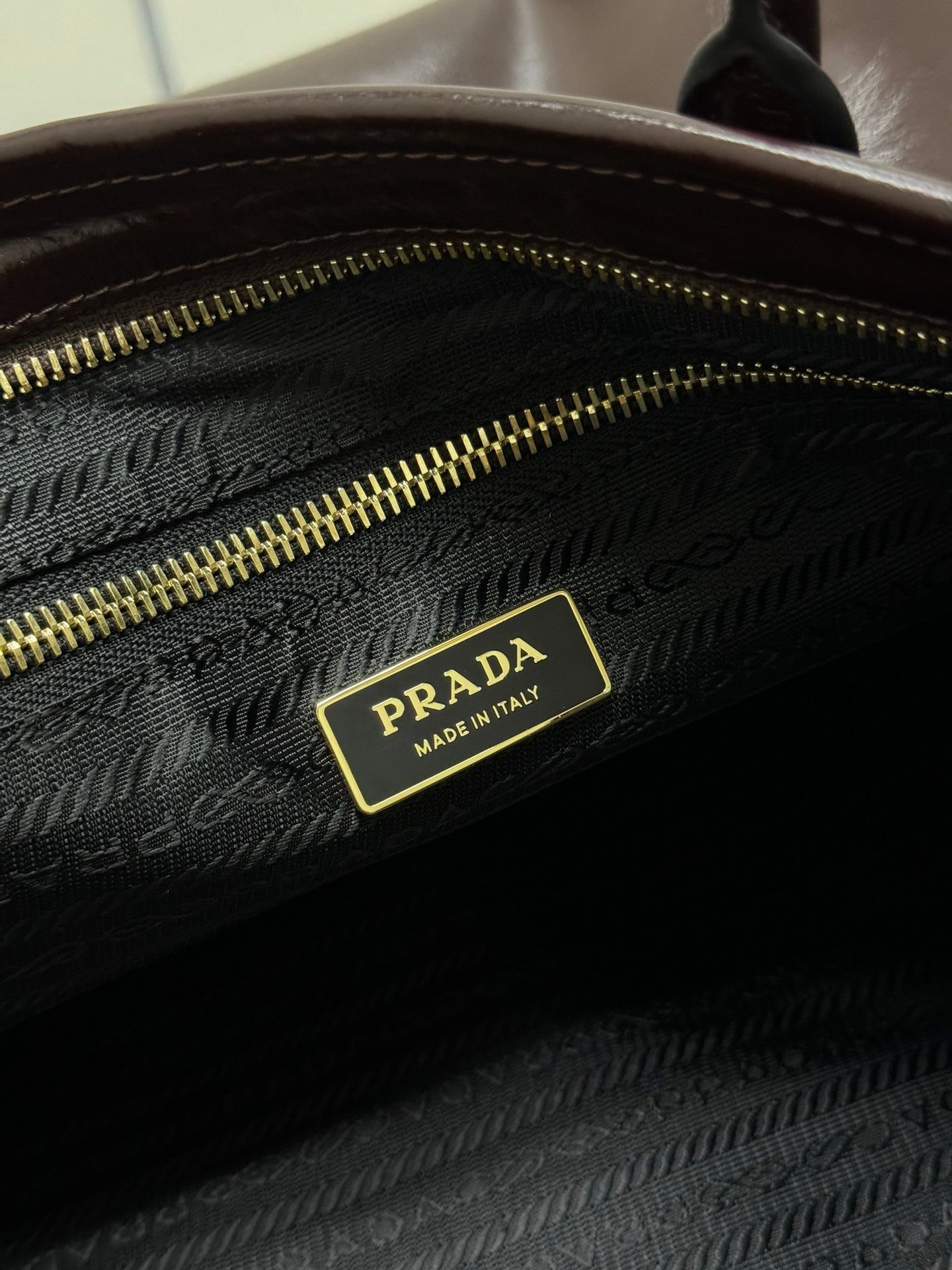 PRADA 25S BONNIE EXTRA-LARGE 42 IN RK BROWN GLOSSY CALFSKIN GOLD HARDWARE