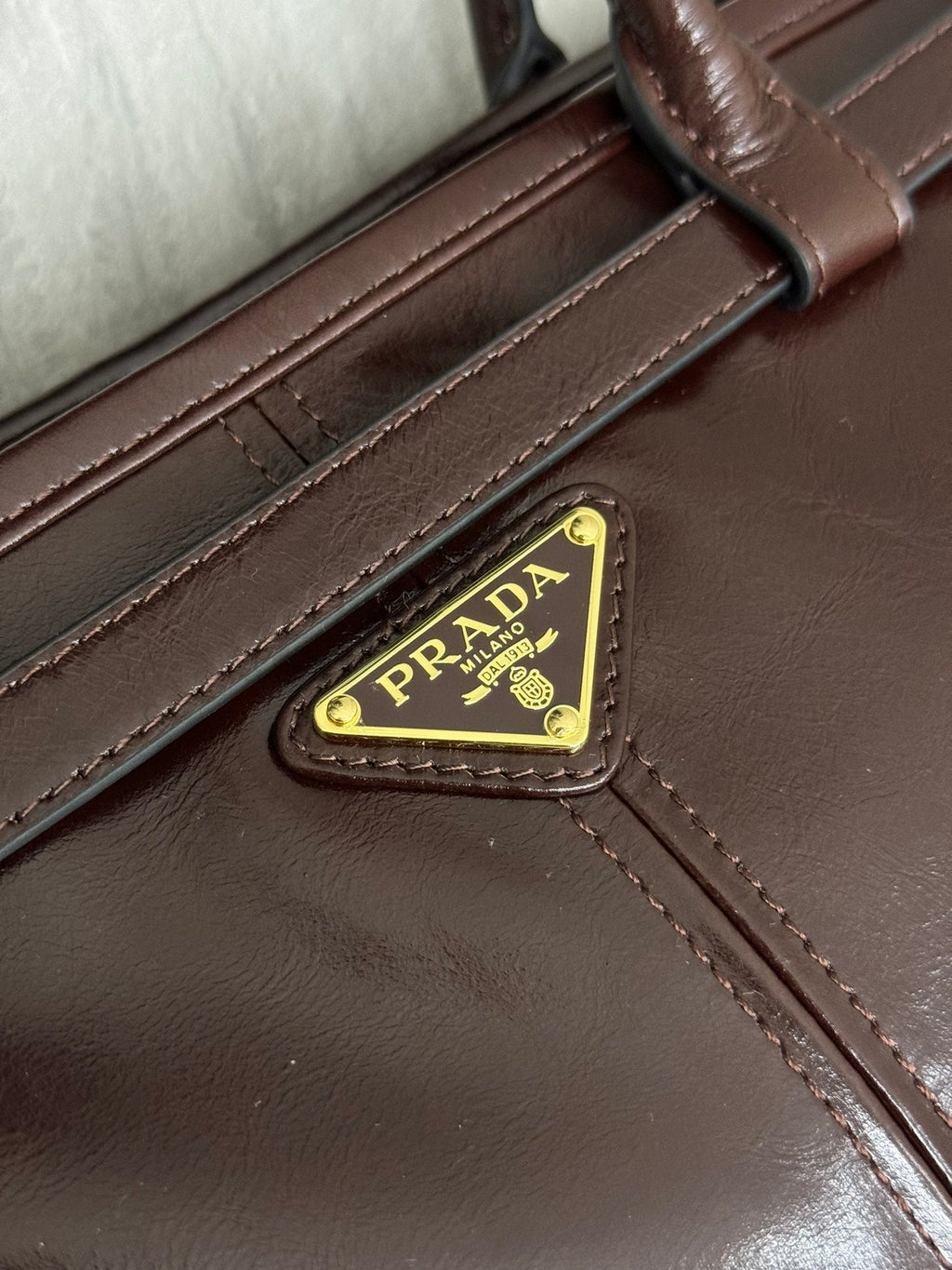 PRADA 25S BONNIE EXTRA-LARGE 42 IN RK BROWN GLOSSY CALFSKIN GOLD HARDWARE