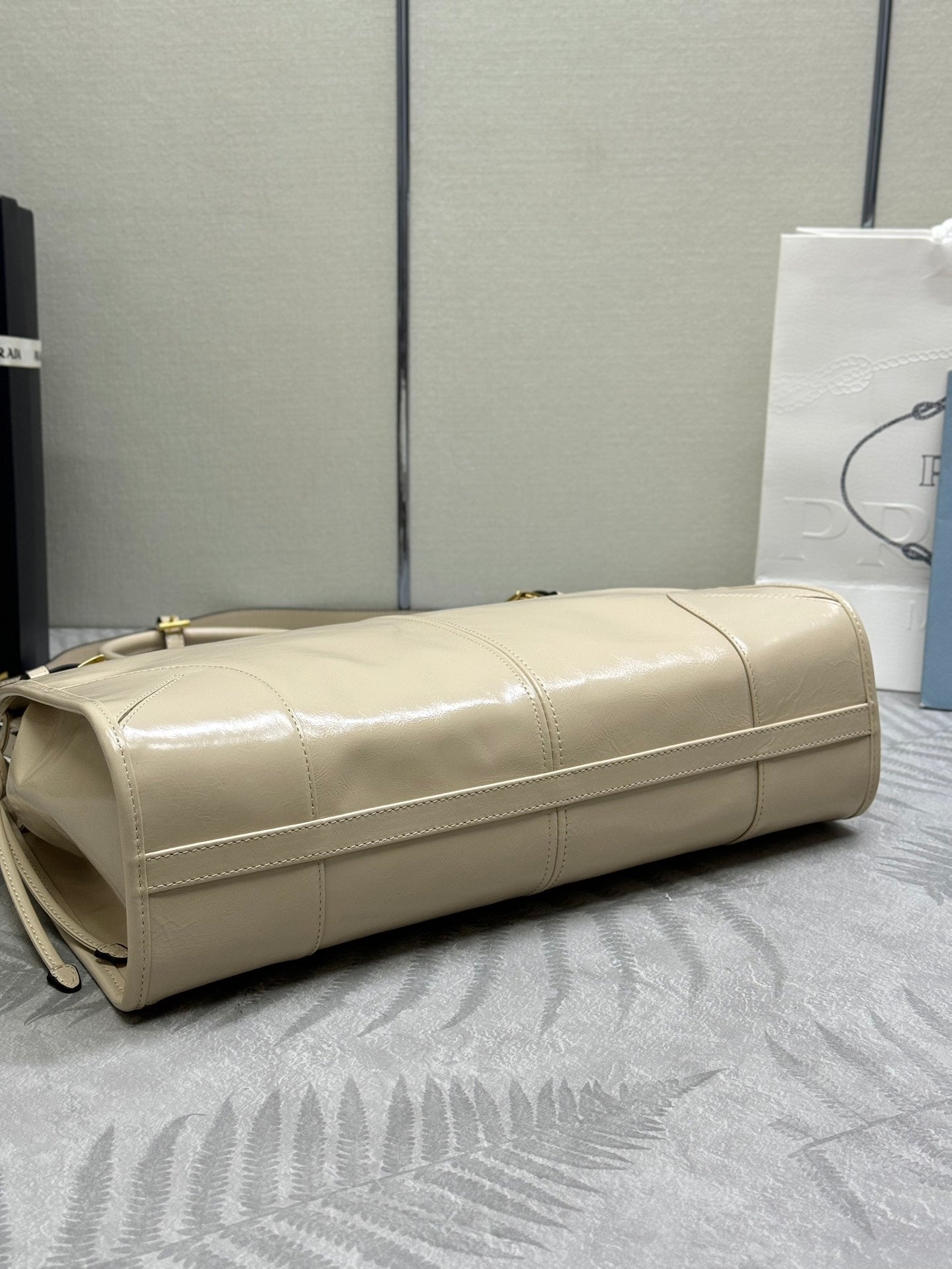 PRADA 25S BONNIE LARGE HANDBAG 38 IN BEIGE CALFSKIN GOLD HARDWARE