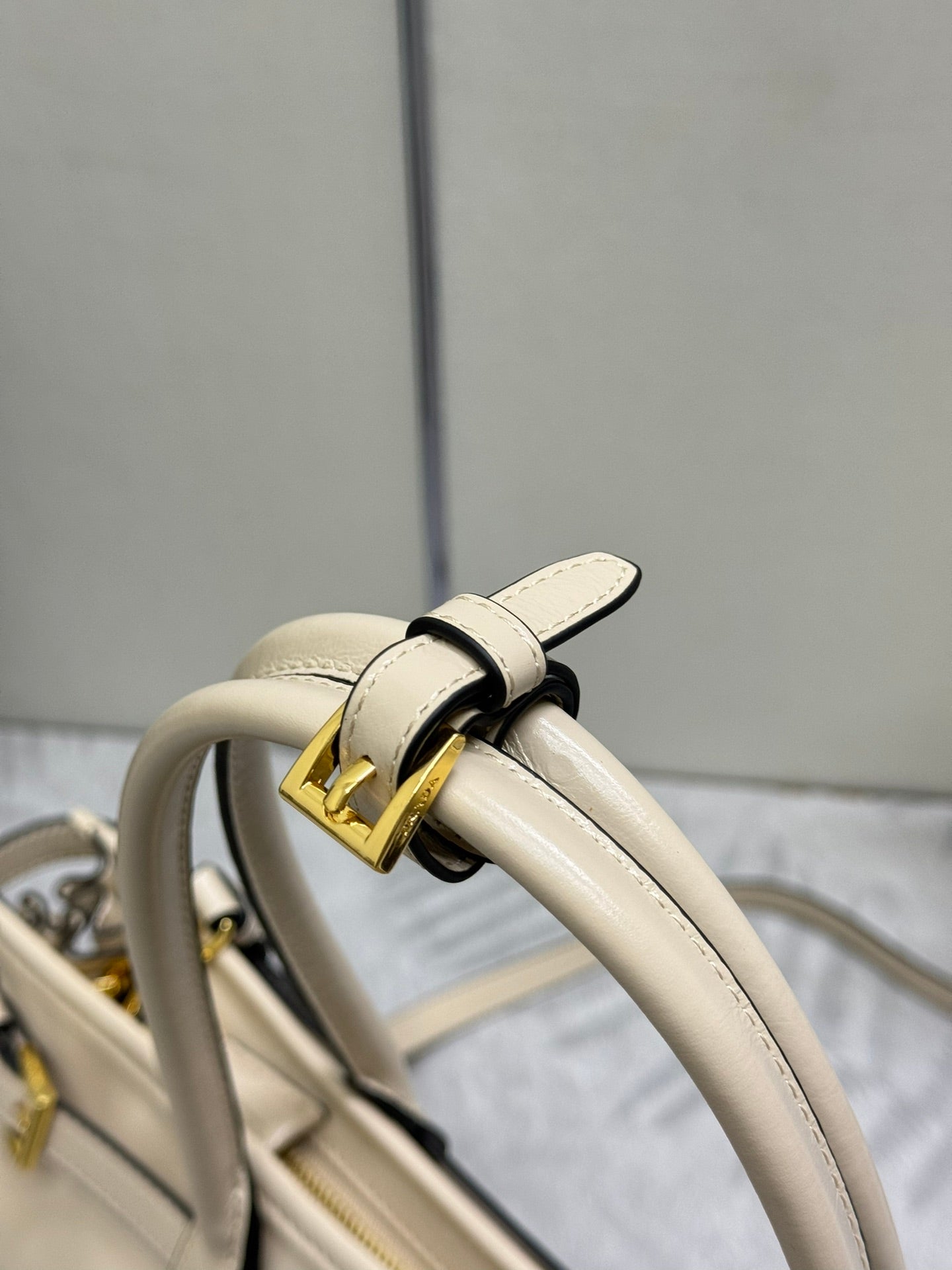 PRADA 25S BONNIE LARGE HANDBAG 38 IN BEIGE CALFSKIN GOLD HARDWARE