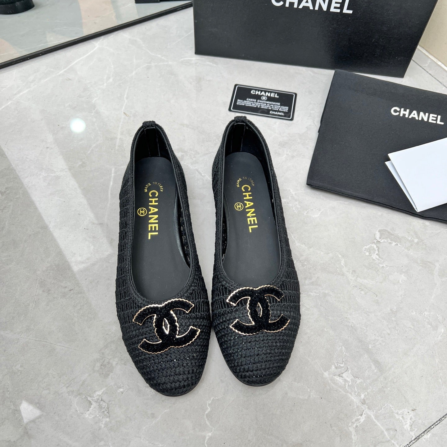 CHANEL BALLET FLAT 10 MM IN BLACK RAFFIA