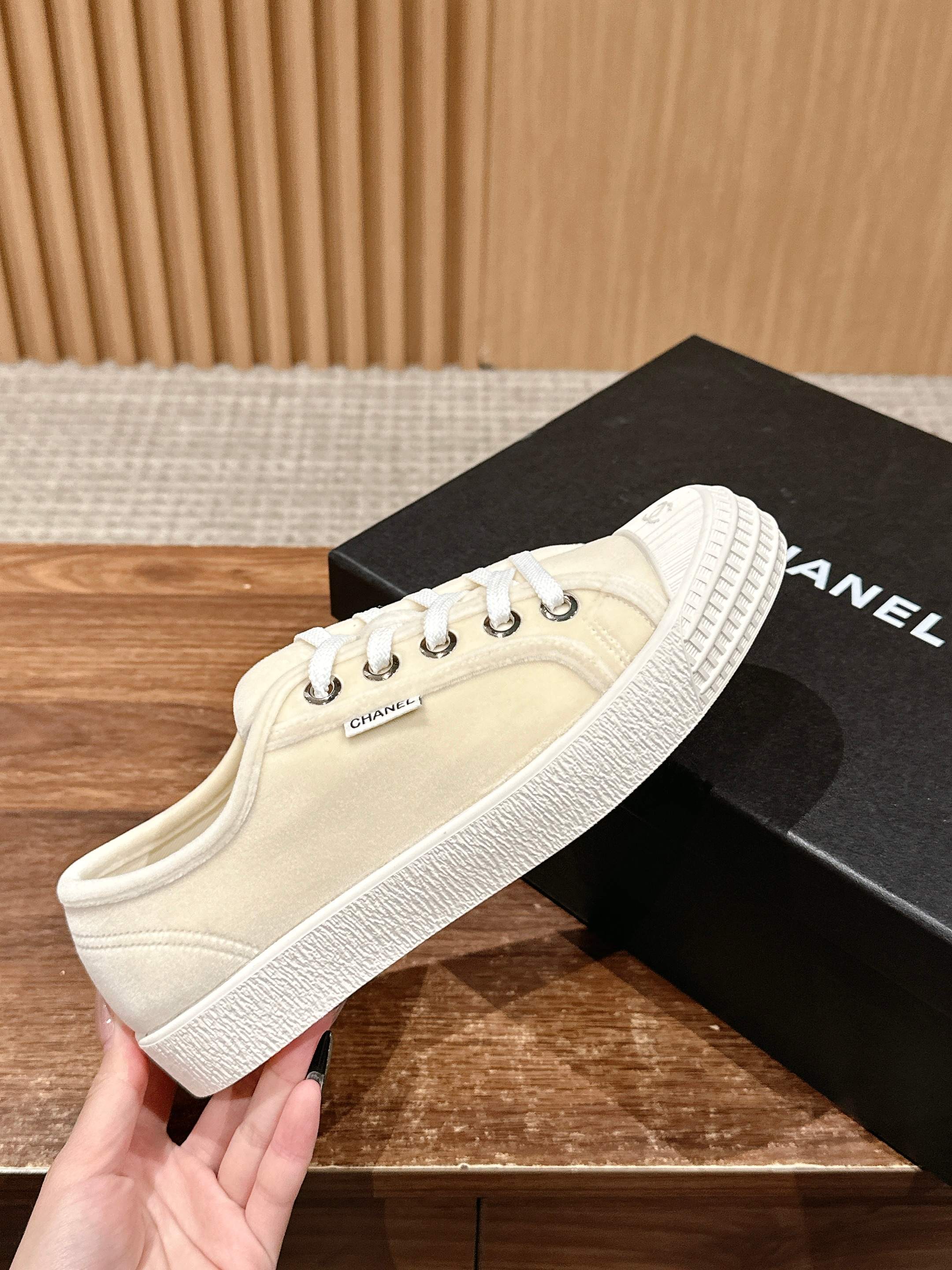 CHANEL CONVERSE SNEAKER IN BEIGE CREAM CANVAS