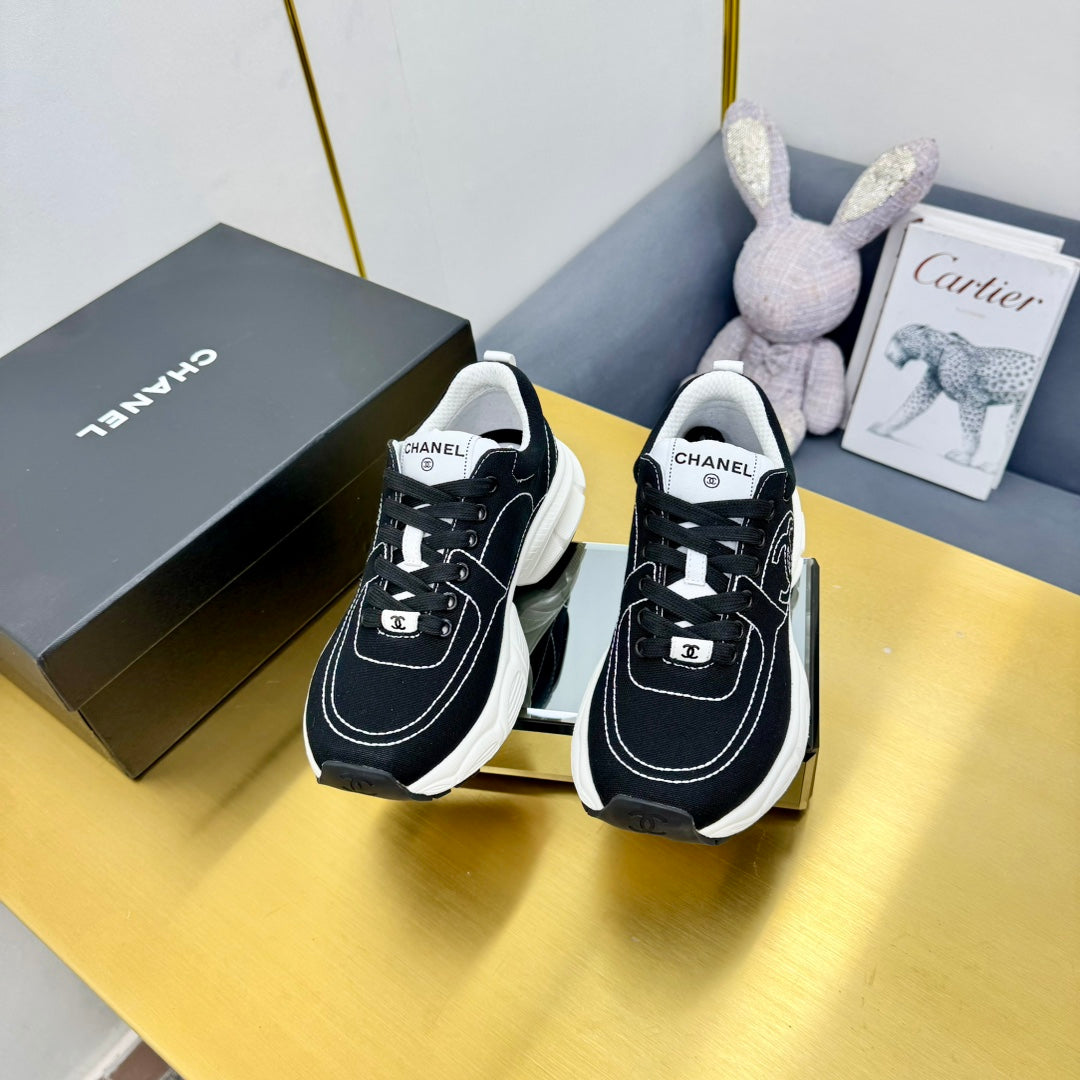 CHANEL SNEAKER IN BLACK MIX WHITE BREATHABLE FABRIC