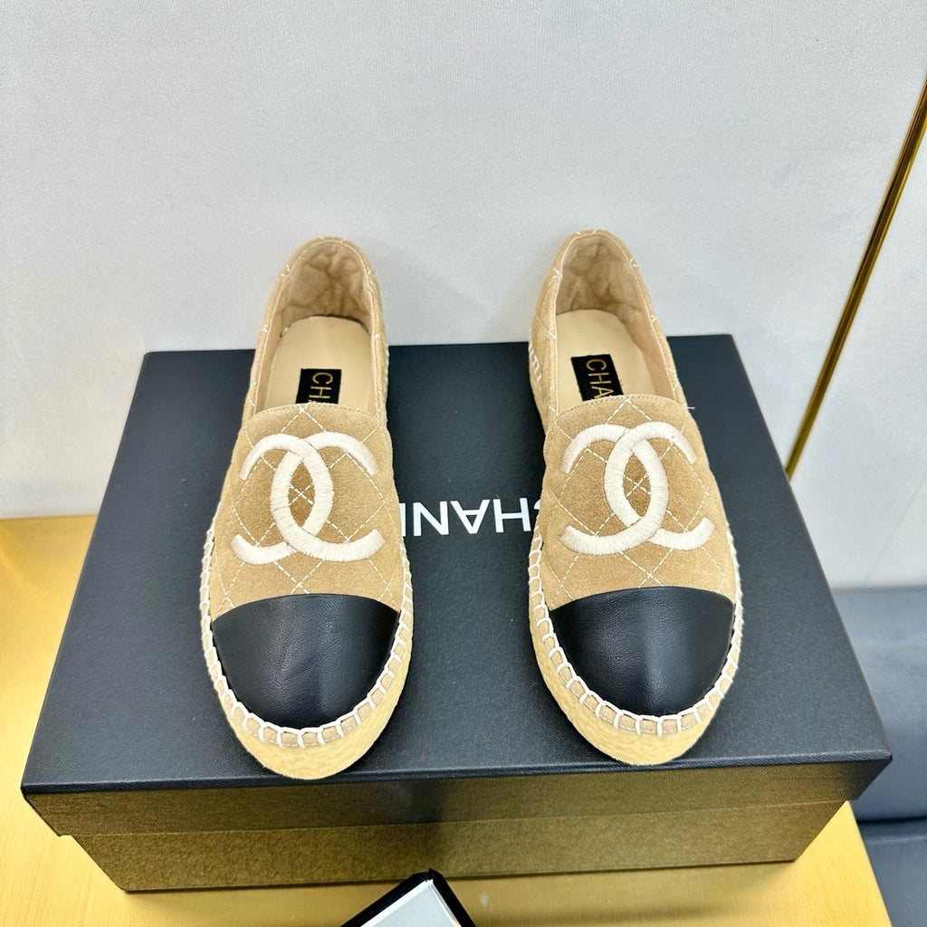 CHANEL ESPADRILLES PLATFORM 25S IN BEIGE SUEDE MIX BLACK CALFSKIN