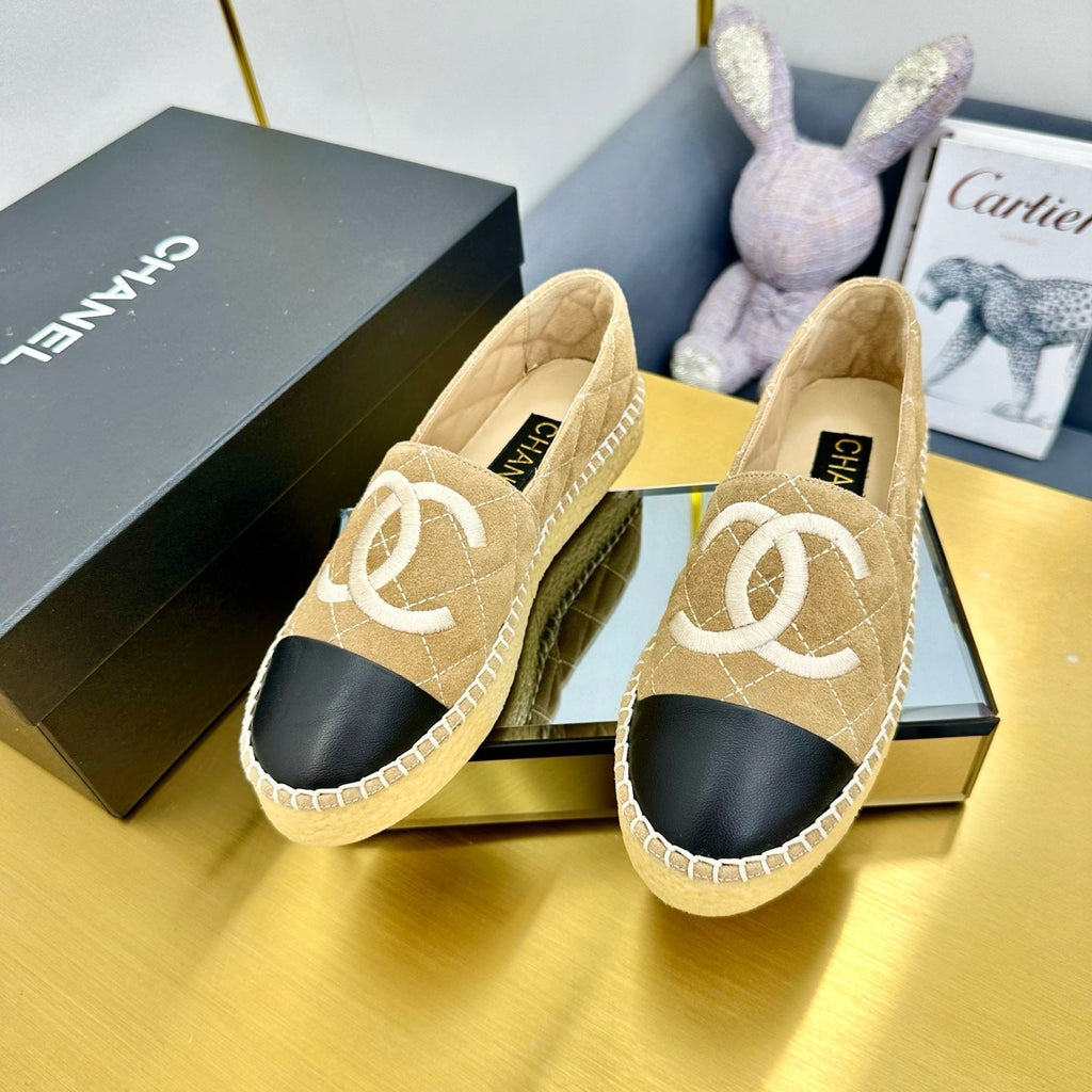 CHANEL ESPADRILLES PLATFORM 25S IN BEIGE SUEDE MIX BLACK CALFSKIN