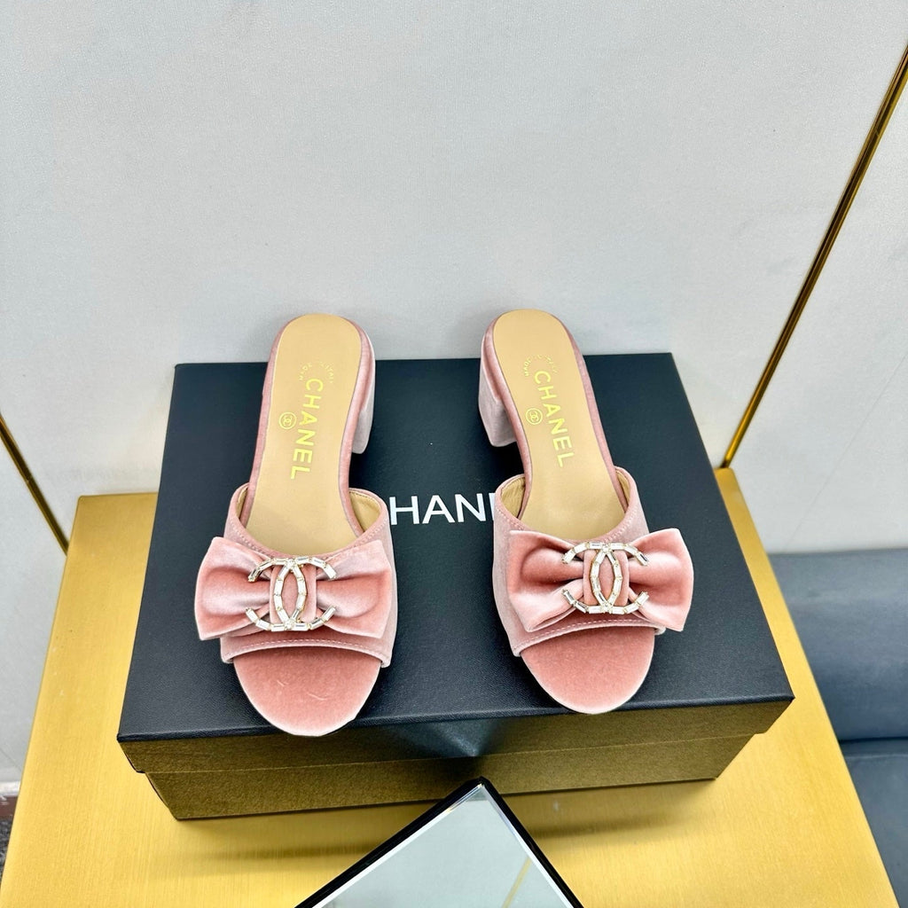 CHANEL BOWKNOT RHINESTONES MID HEEL MULE IN LIGHT PINK VELVET