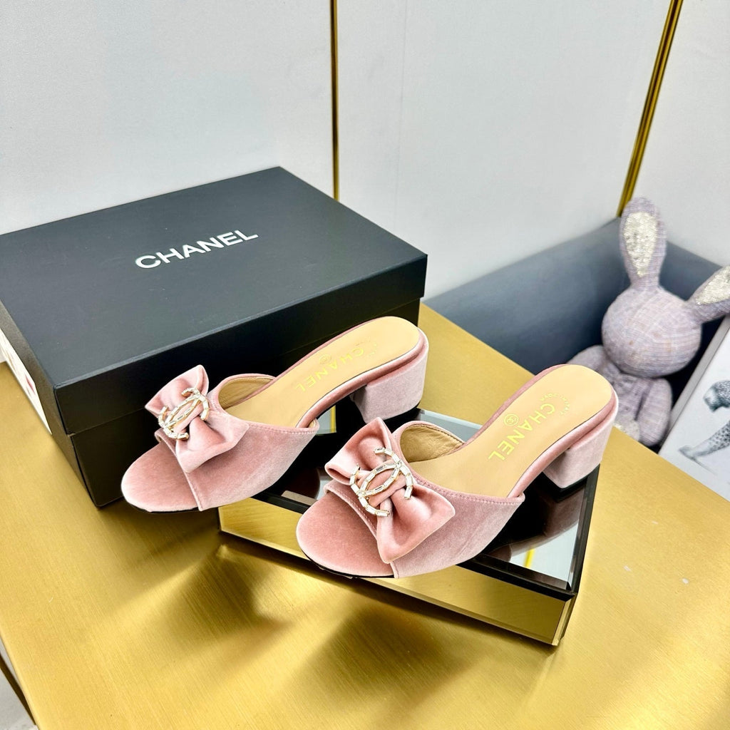 CHANEL BOWKNOT RHINESTONES MID HEEL MULE IN LIGHT PINK VELVET