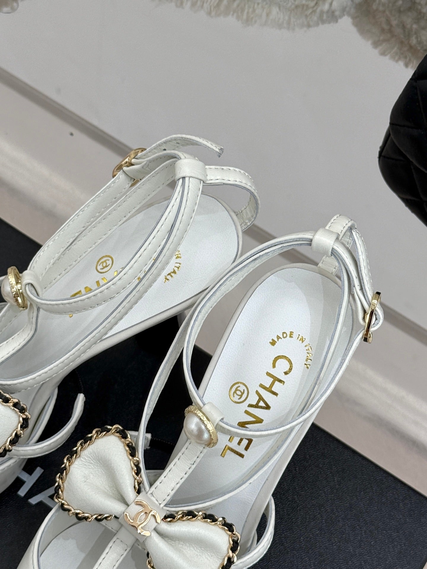 CHANEL CHAIN BOW HIGH HEEL 8 CM SLINGBACKS IN WHITE SUEDE
