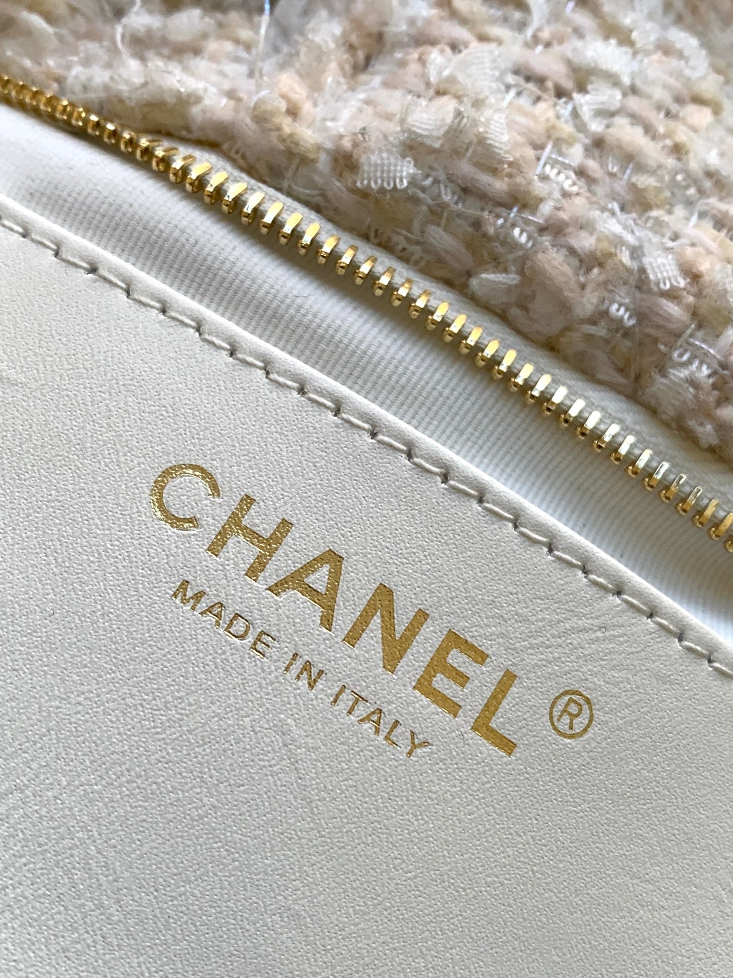 CHANEL 25S BOW BAG 26 IN CREAM WHITE TWEED WITH GOLD HARDWARE
