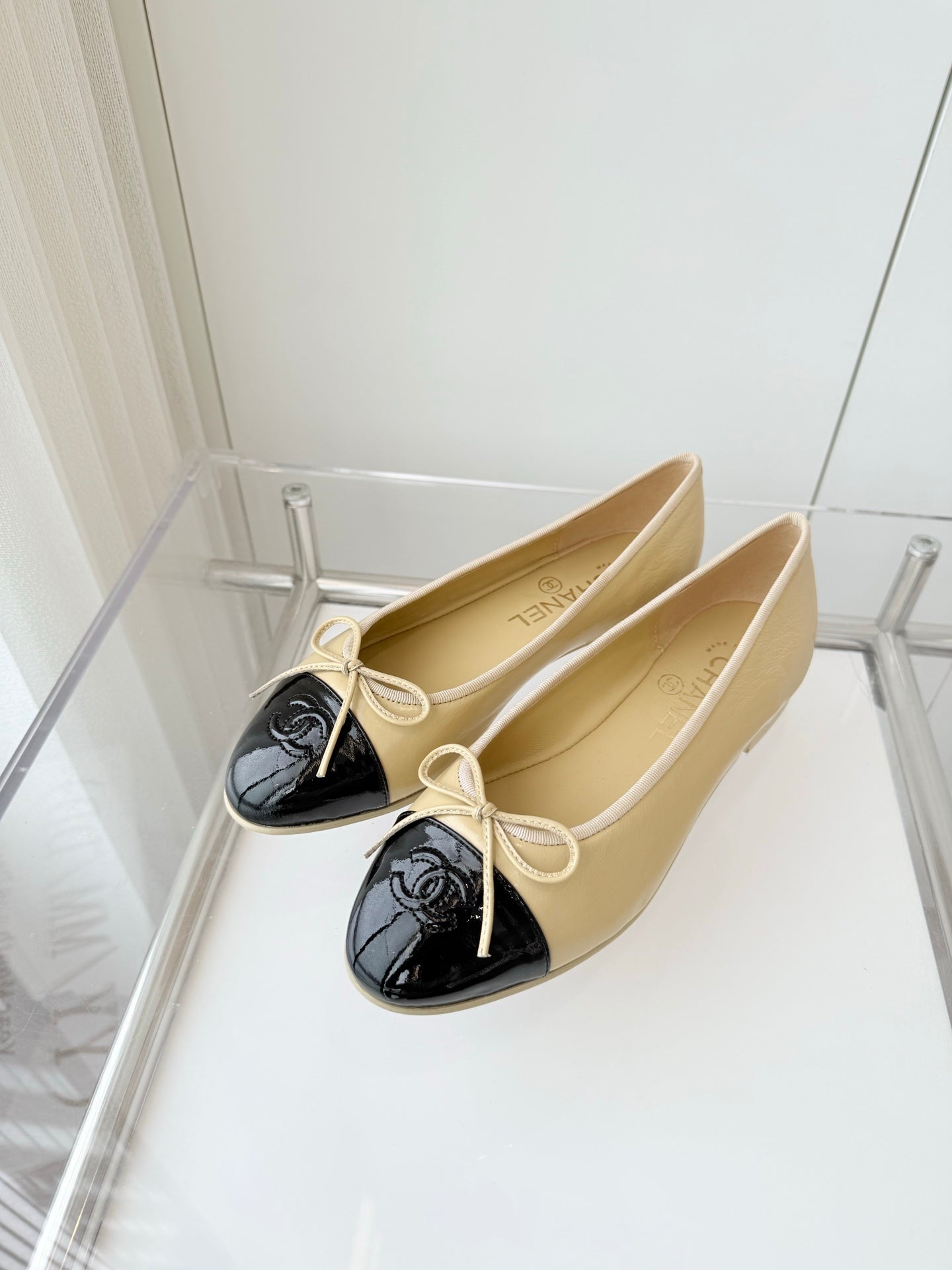 CHANEL BALLET FLAT IN FLAX YELLOW MIX BLACK CALFSKIN