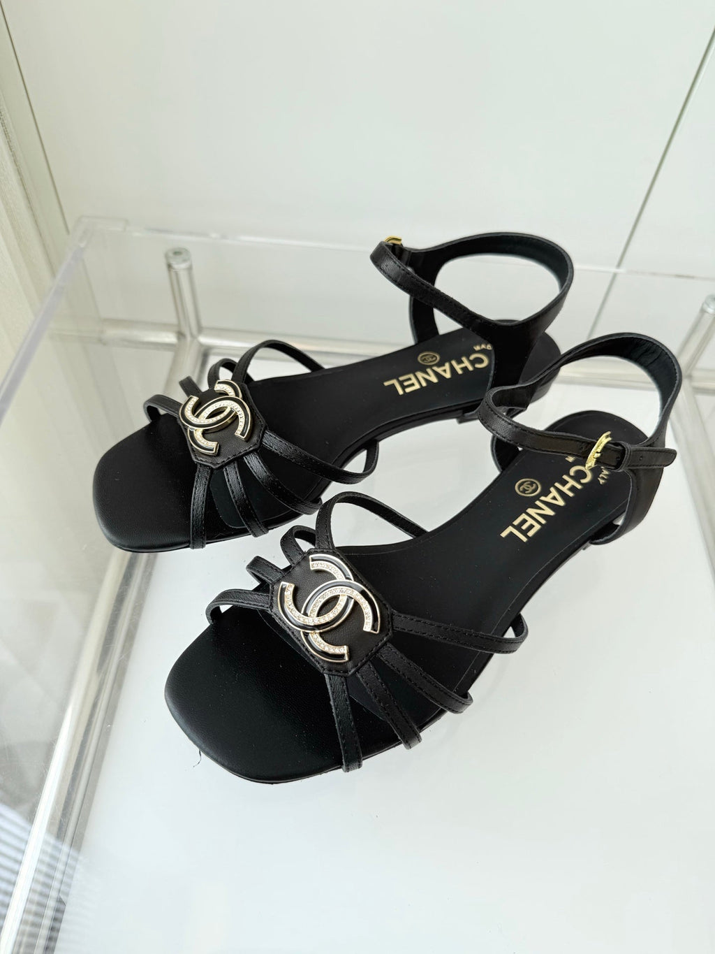 CHANEL FLAT SANDALS 1 CM IN BLACK LAMBSKIN